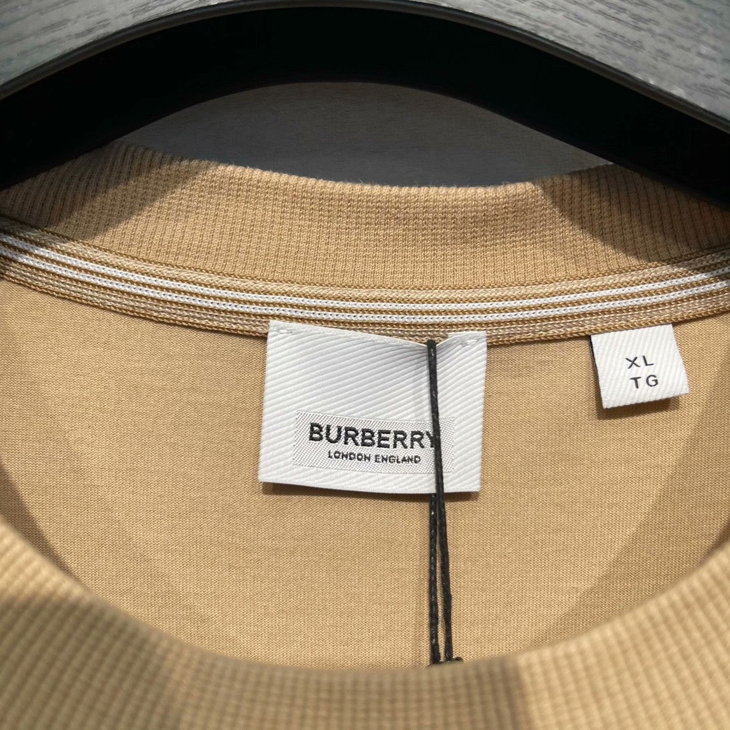 Burberry Burberry Raised Logo T-Shirt Size XL Size US XL / EU 56 / 4 - 4 Thumbnail