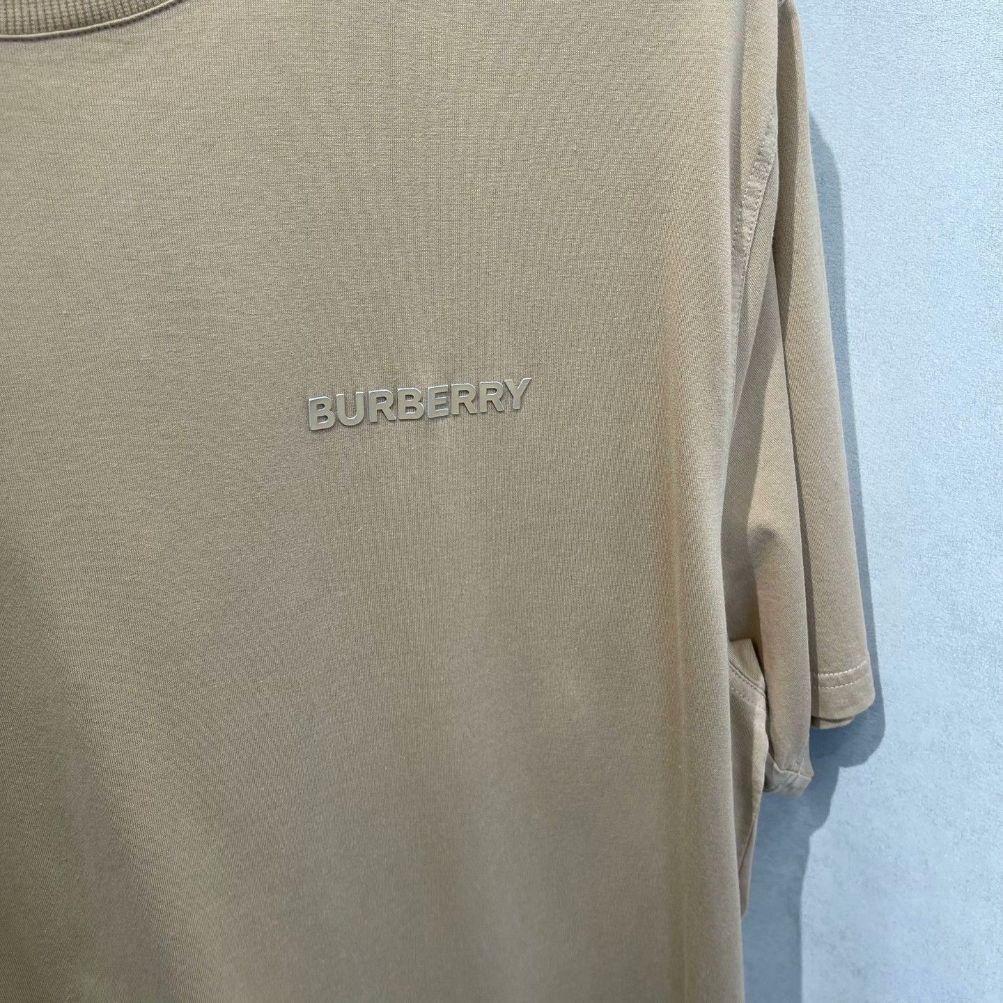 Burberry Burberry Raised Logo T-Shirt Size XL Size US XL / EU 56 / 4 - 3 Thumbnail