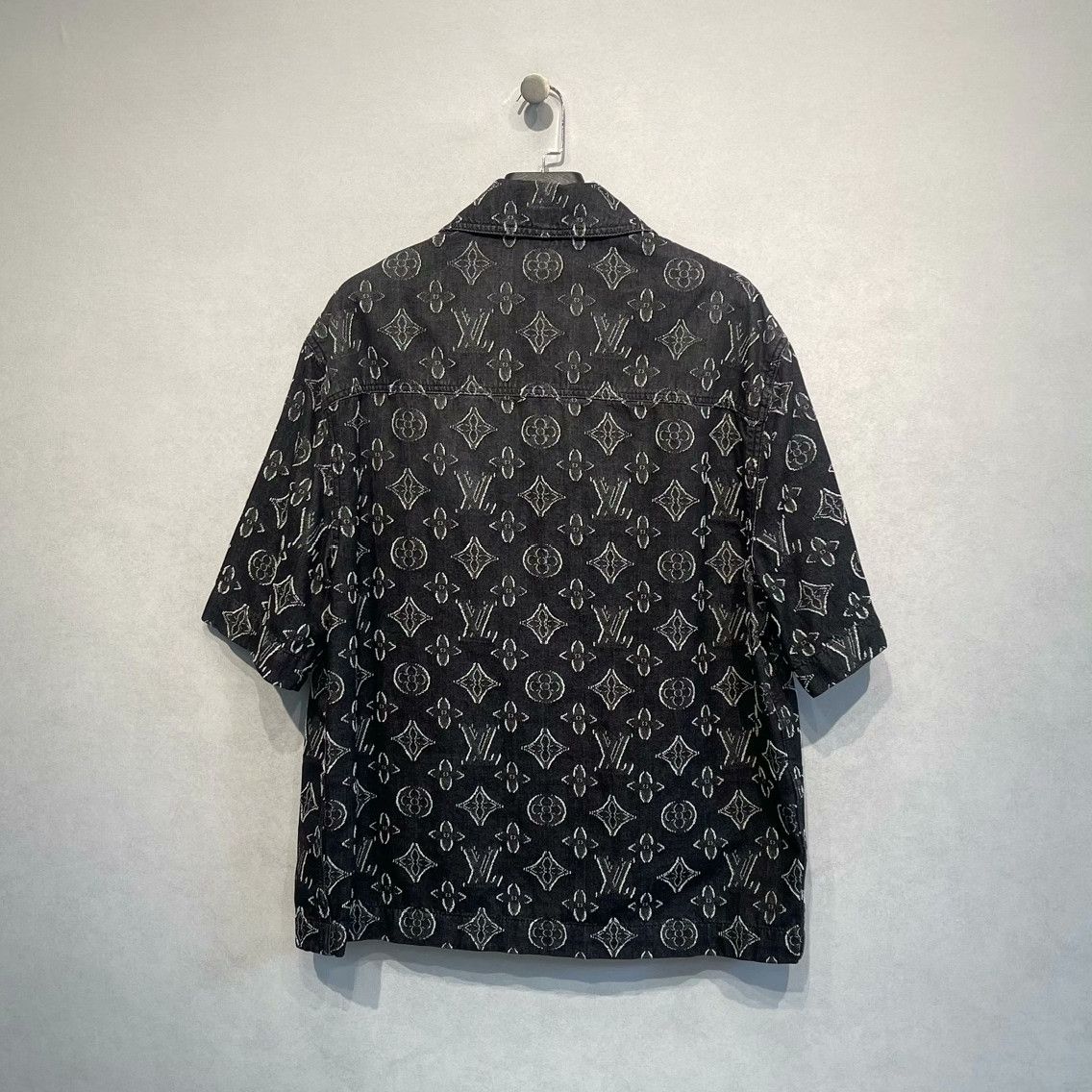 Louis Vuitton Louis Vuitton Monogram Denim Shirt Size XL Size US XL / EU 56 / 4 - 2 Thumbnail