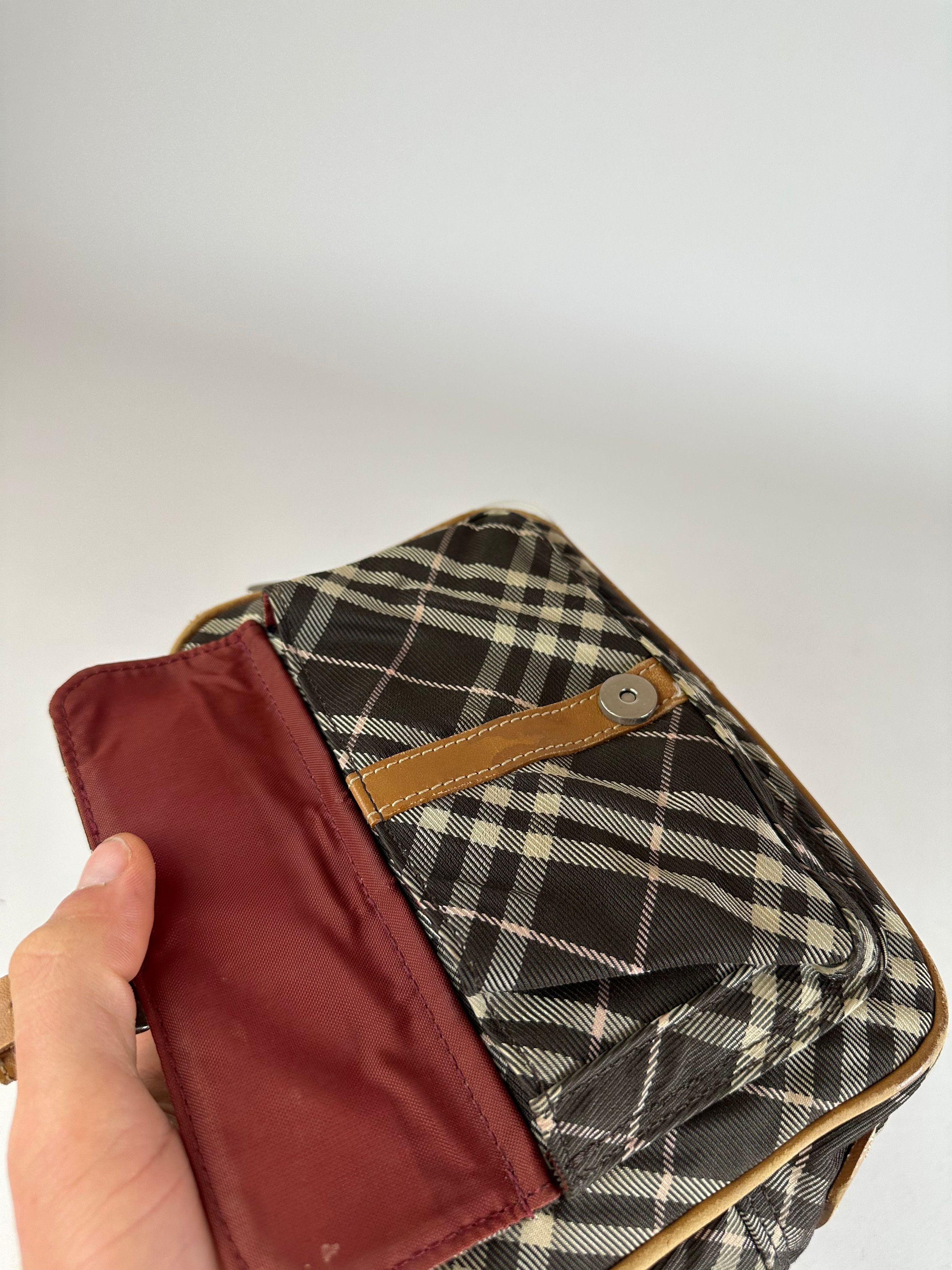 Burberry Vintage Checked Crossbody Bag Black White Brown Size ONE SIZE - 15 Thumbnail