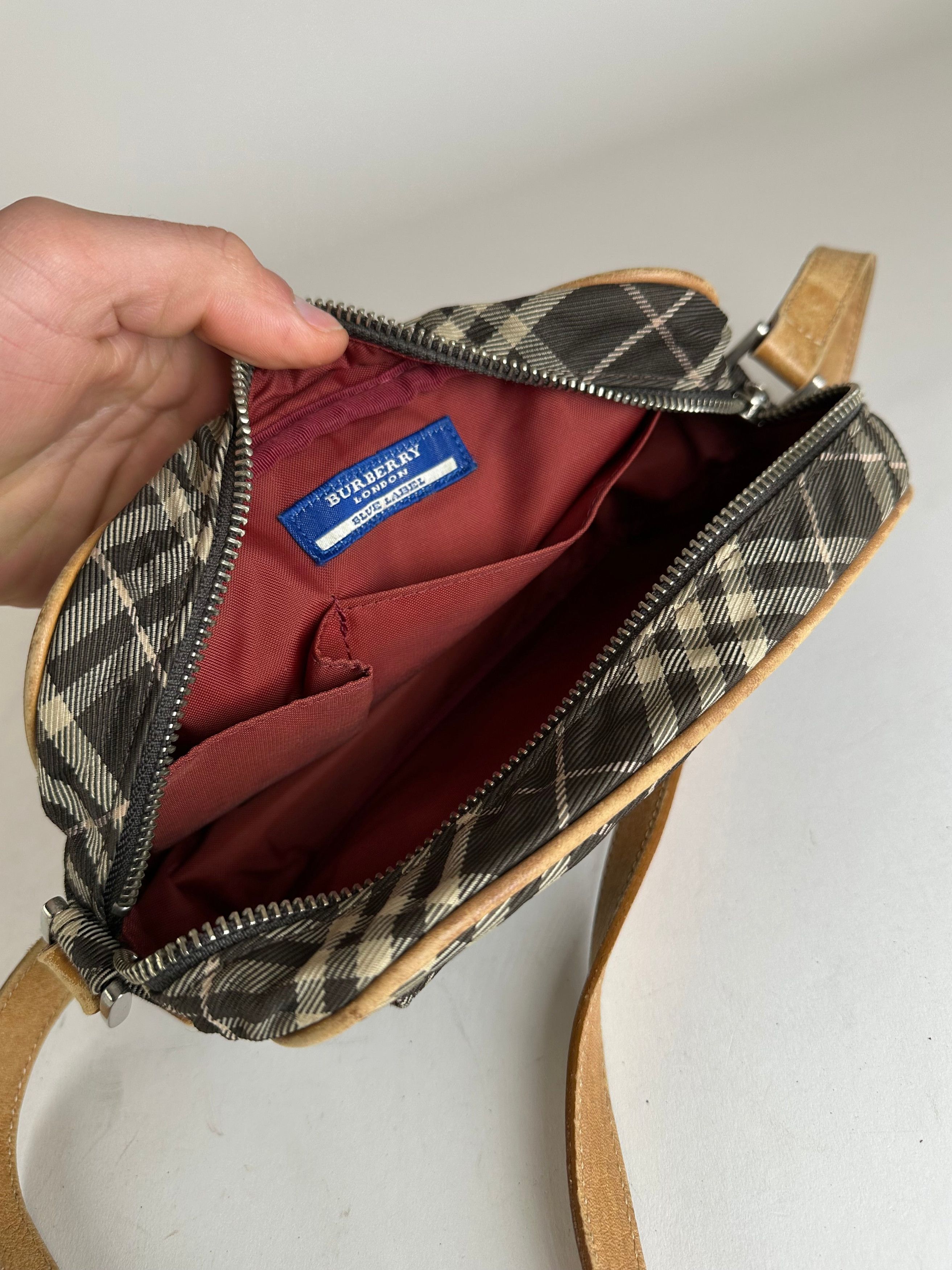 Burberry Vintage Checked Crossbody Bag Black White Brown Size ONE SIZE - 3 Thumbnail