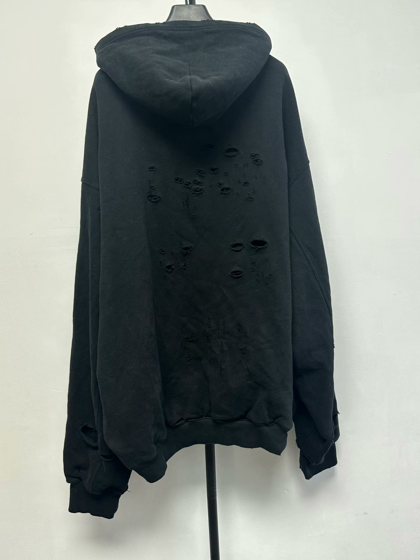 Balenciaga Balenciaga Distressed Logo Hoodie Size L Size US L / EU 52-54 / 3 - 4 Thumbnail