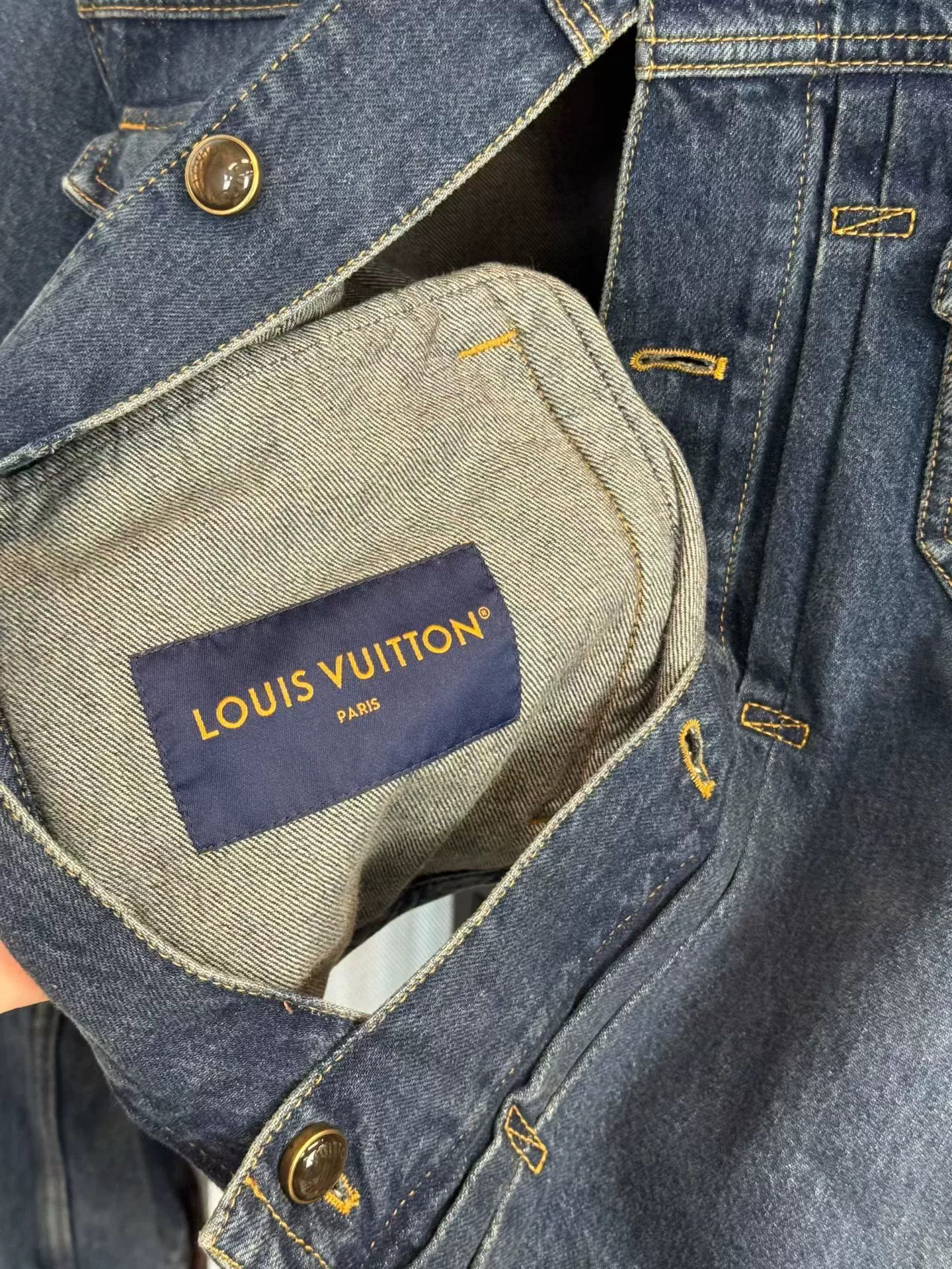 Louis Vuitton Louis Vuitton Monogram Leather Collar Denim Jacket 44 Size US S / EU 44-46 / 1 - 5 Thumbnail