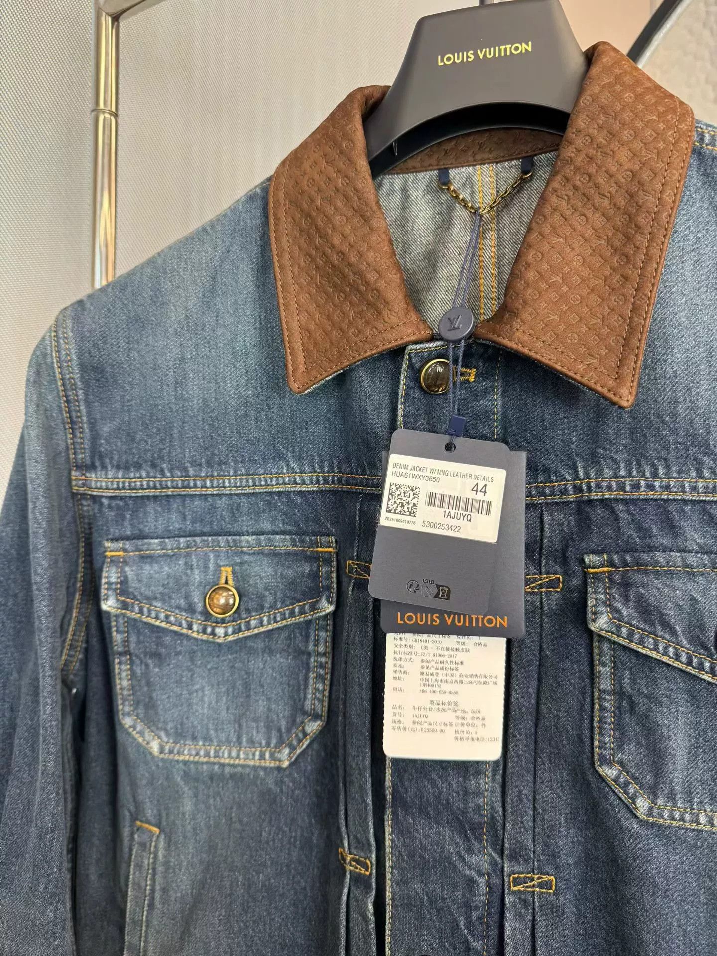 Louis Vuitton Louis Vuitton Monogram Leather Collar Denim Jacket 44 Size US S / EU 44-46 / 1 - 3 Thumbnail