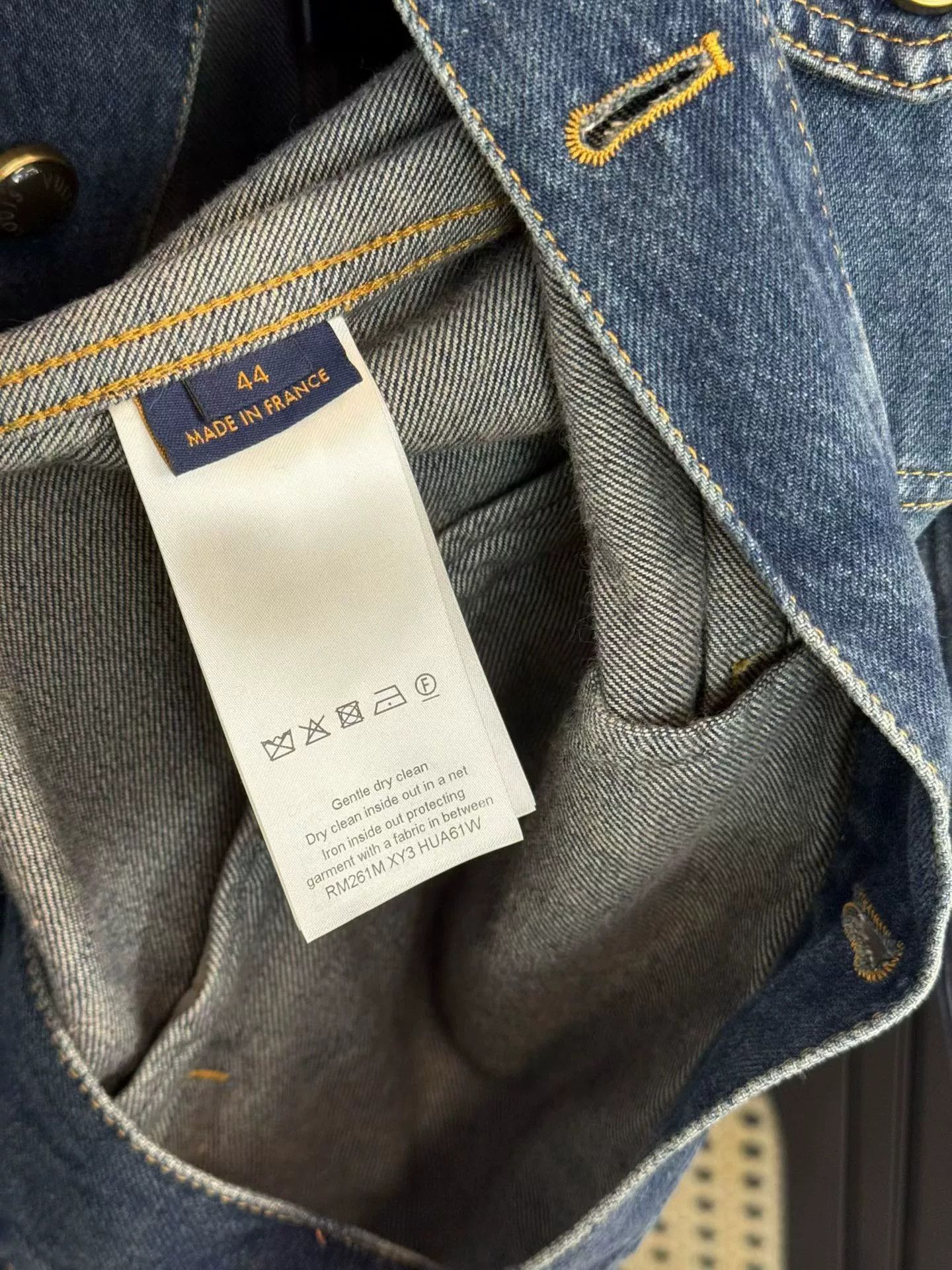 Louis Vuitton Louis Vuitton Monogram Leather Collar Denim Jacket 44 Size US S / EU 44-46 / 1 - 4 Thumbnail