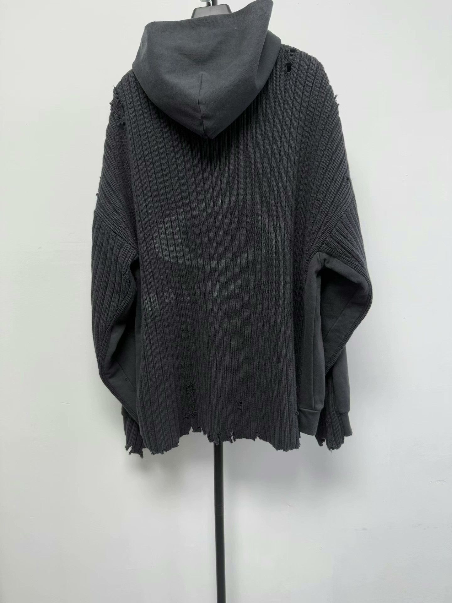 Balenciaga Balenciaga Distressed Zip Hoodie 1 Size US S / EU 44-46 / 1 - 2 Thumbnail