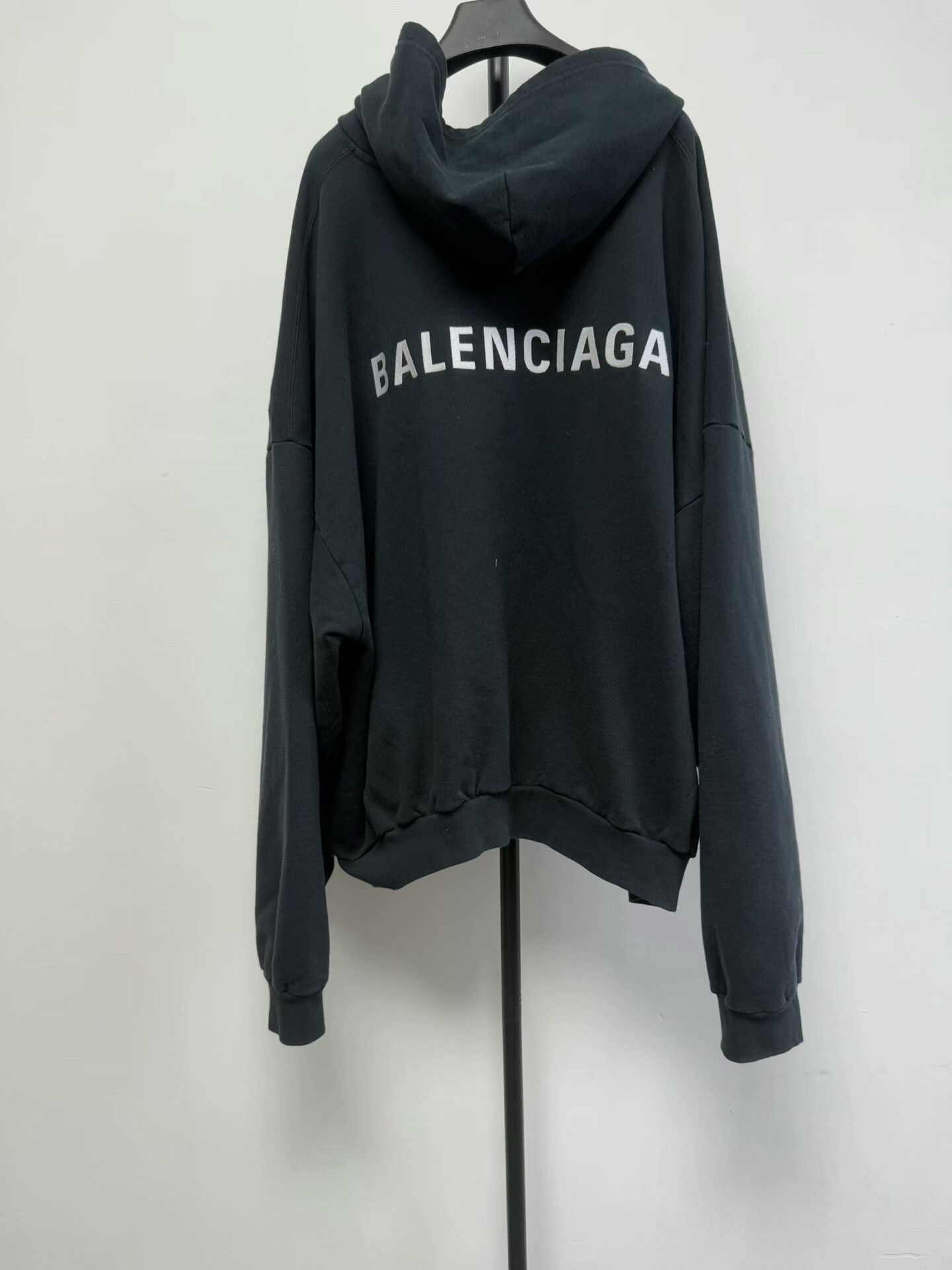 Balenciaga Balenciaga Logo Hoodie Size M Size US M / EU 48-50 / 2 - 2 Thumbnail