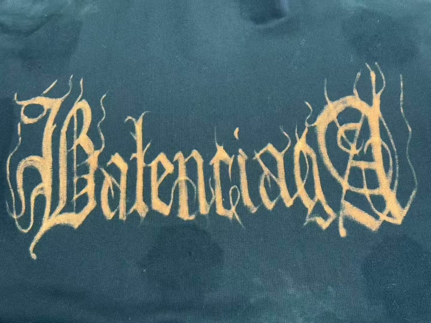 Balenciaga Balenciaga Gothic Logo Distressed Hoodie Size 2 Size US M / EU 48-50 / 2 - 3 Thumbnail