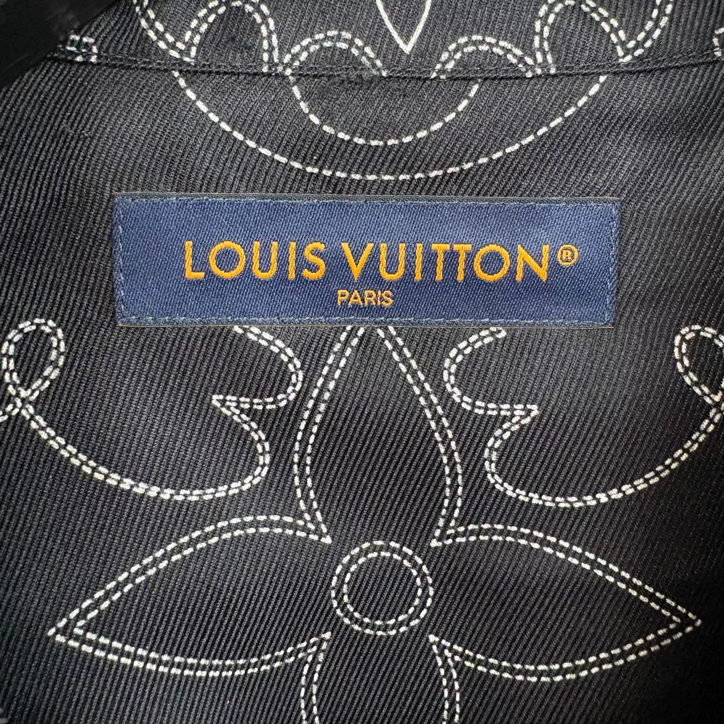 Louis Vuitton Louis Vuitton Monogram Embroidered Shirt Size L Size US L / EU 52-54 / 3 - 3 Thumbnail