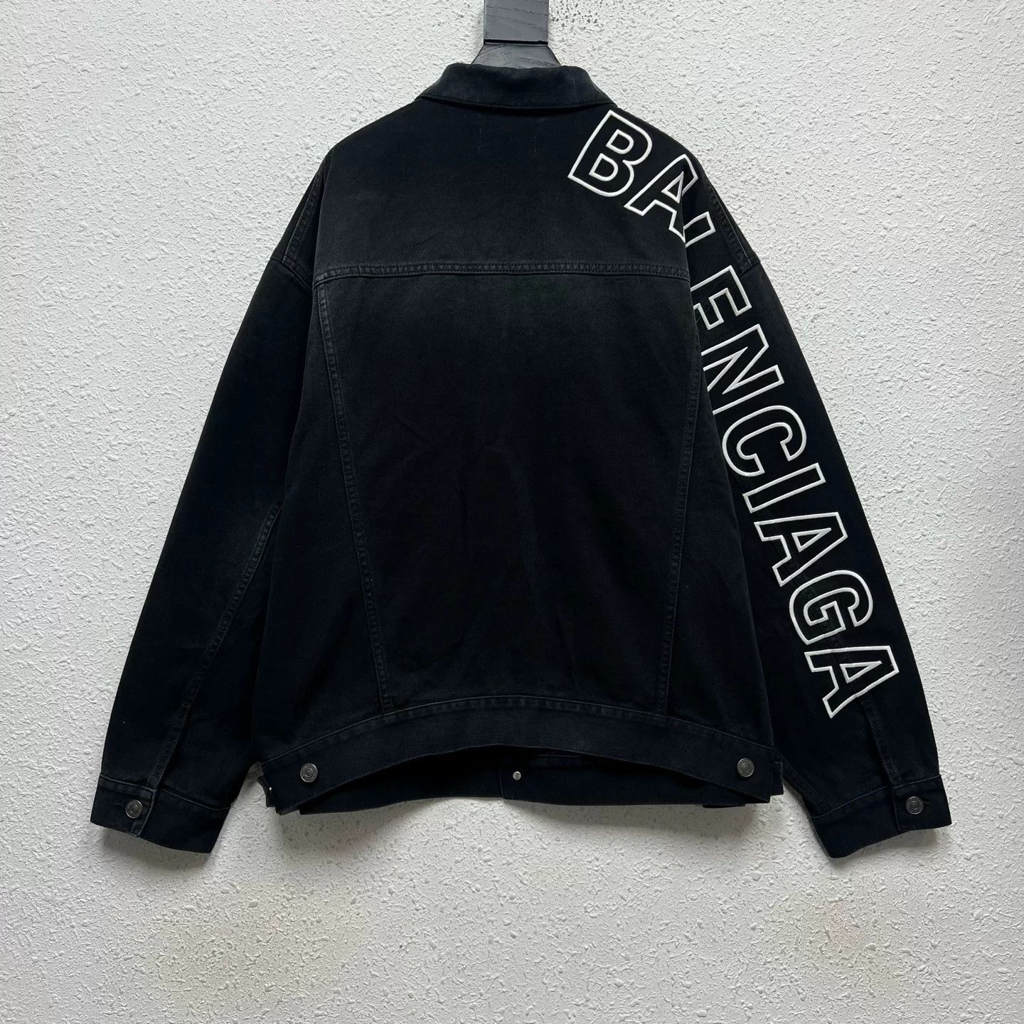 Balenciaga Balenciaga Embroidered Logo Denim Jacket XL Size US XL / EU 56 / 4 - 2 Thumbnail
