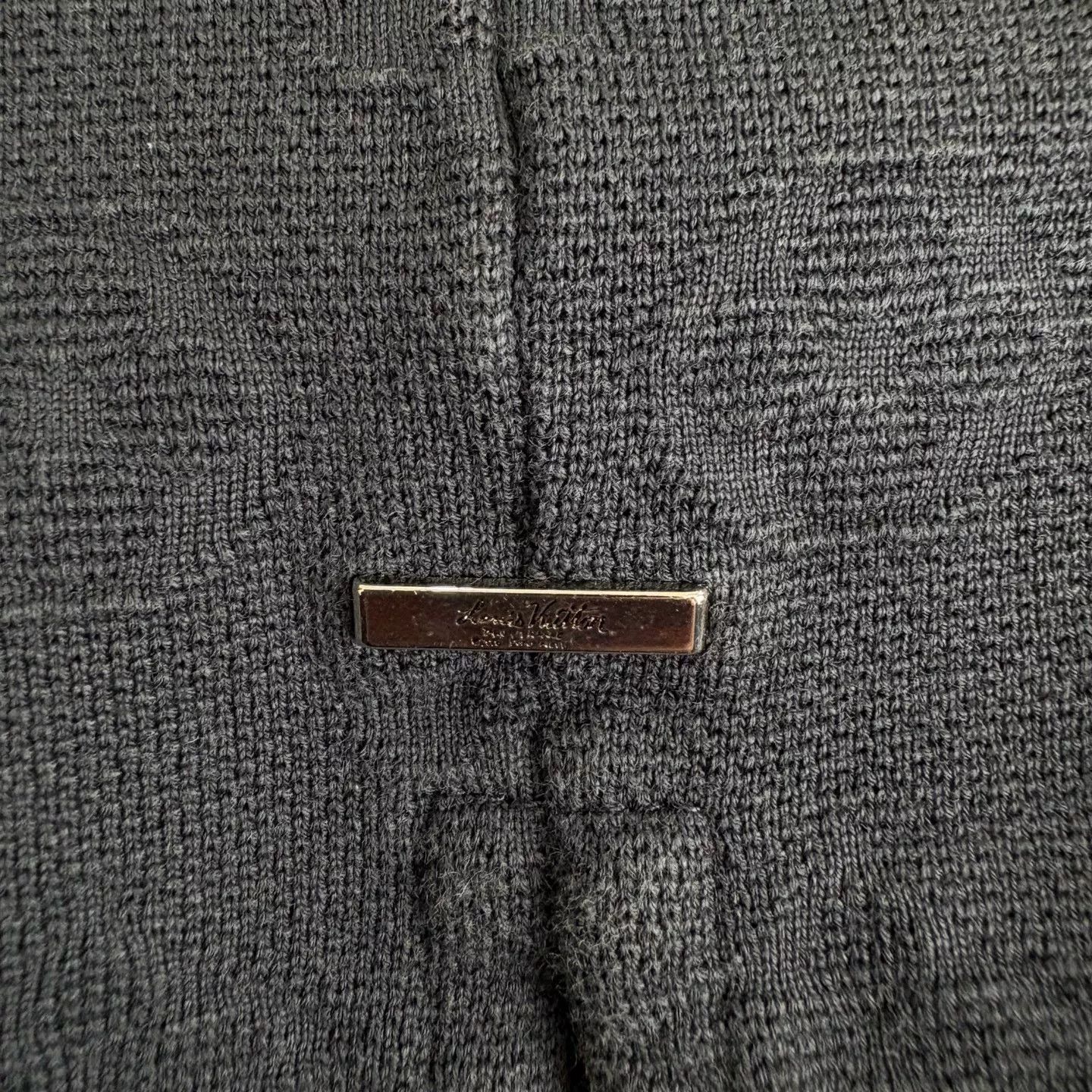 Louis Vuitton Louis Vuitton Monogram Embossed Pocket T-Shirt S Size US S / EU 44-46 / 1 - 6 Thumbnail