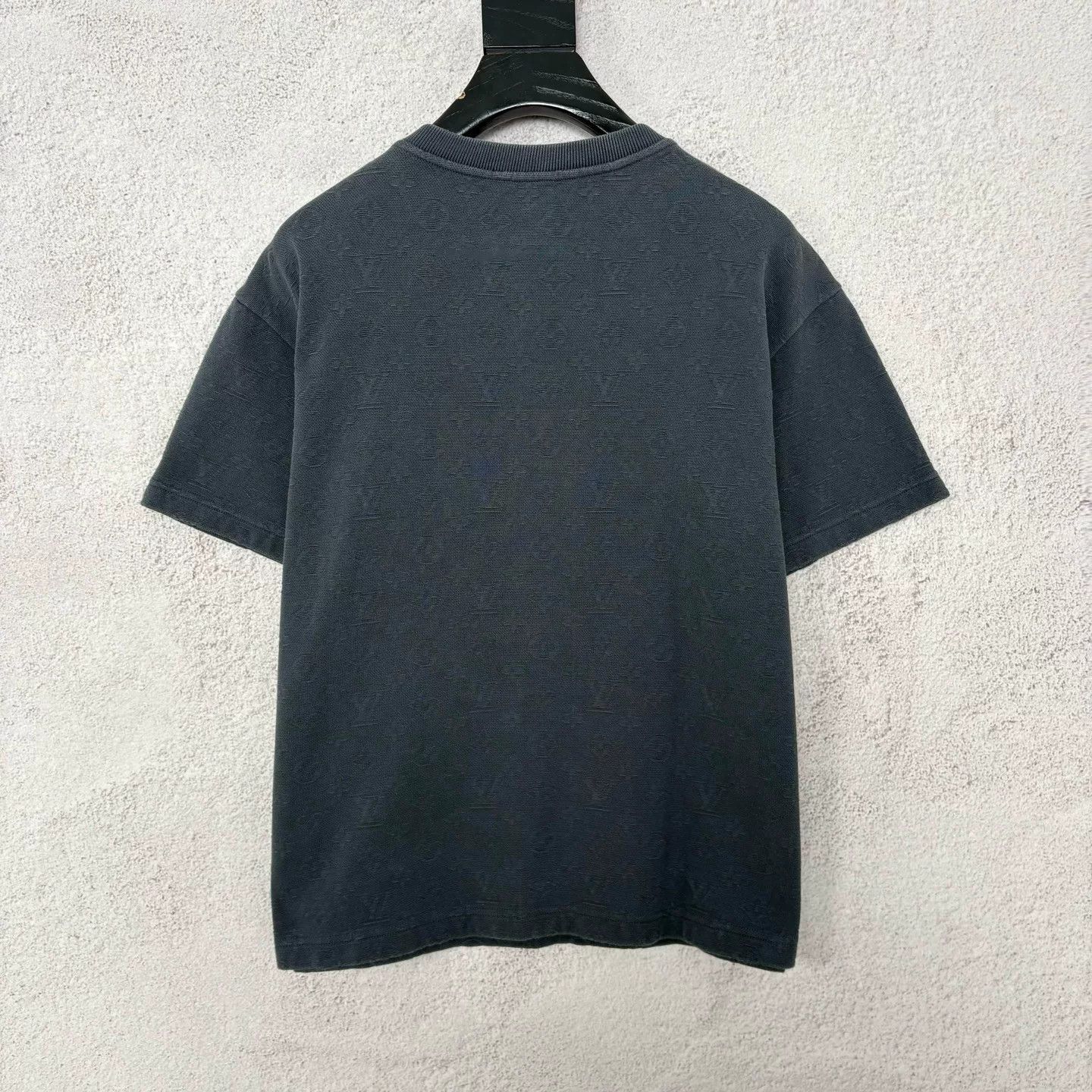 Louis Vuitton Louis Vuitton Monogram Embossed Pocket T-Shirt S Size US S / EU 44-46 / 1 - 2 Thumbnail