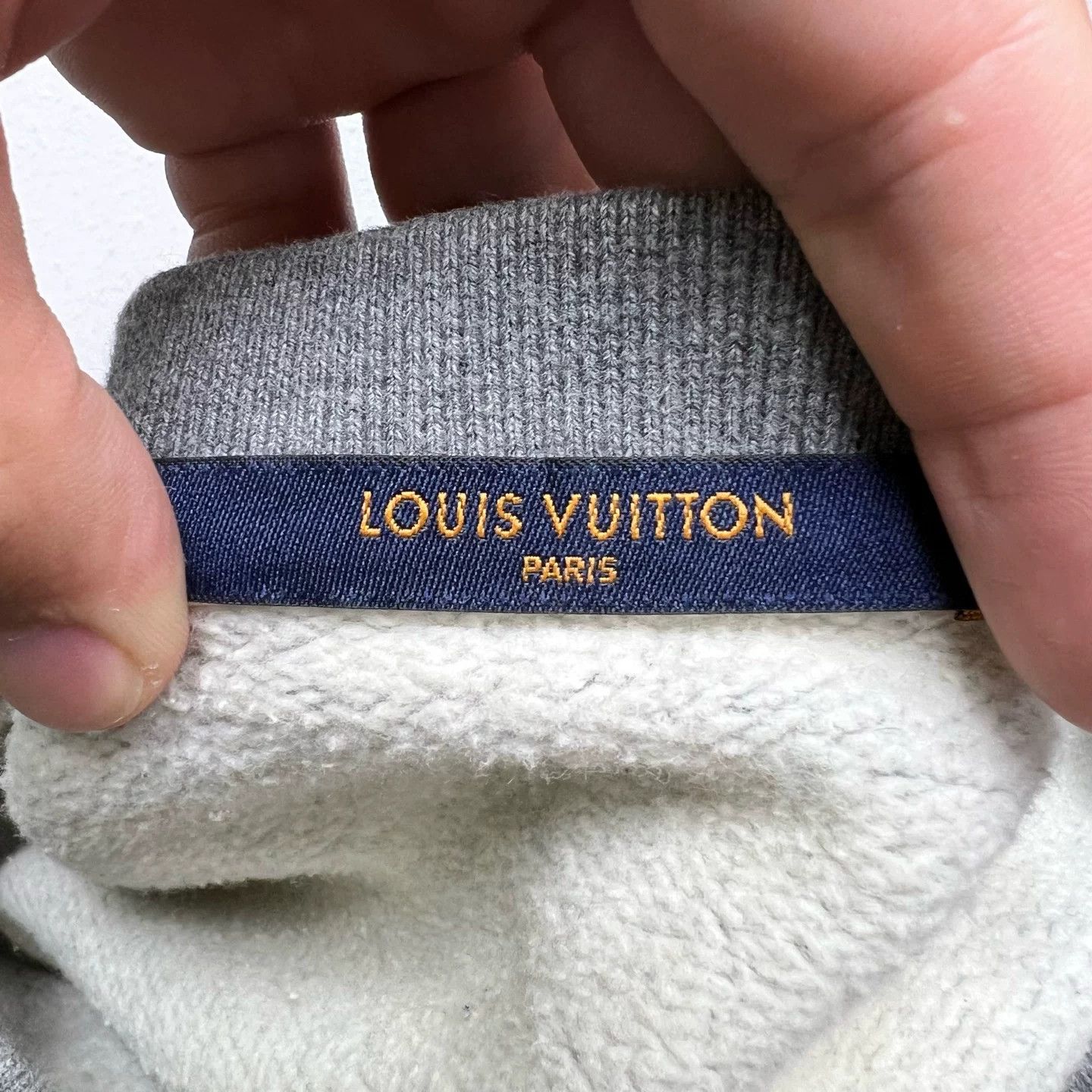 Louis Vuitton Louis Vuitton Embroidered Warped Logo Sweatshirt Size L Size US L / EU 52-54 / 3 - 3 Thumbnail