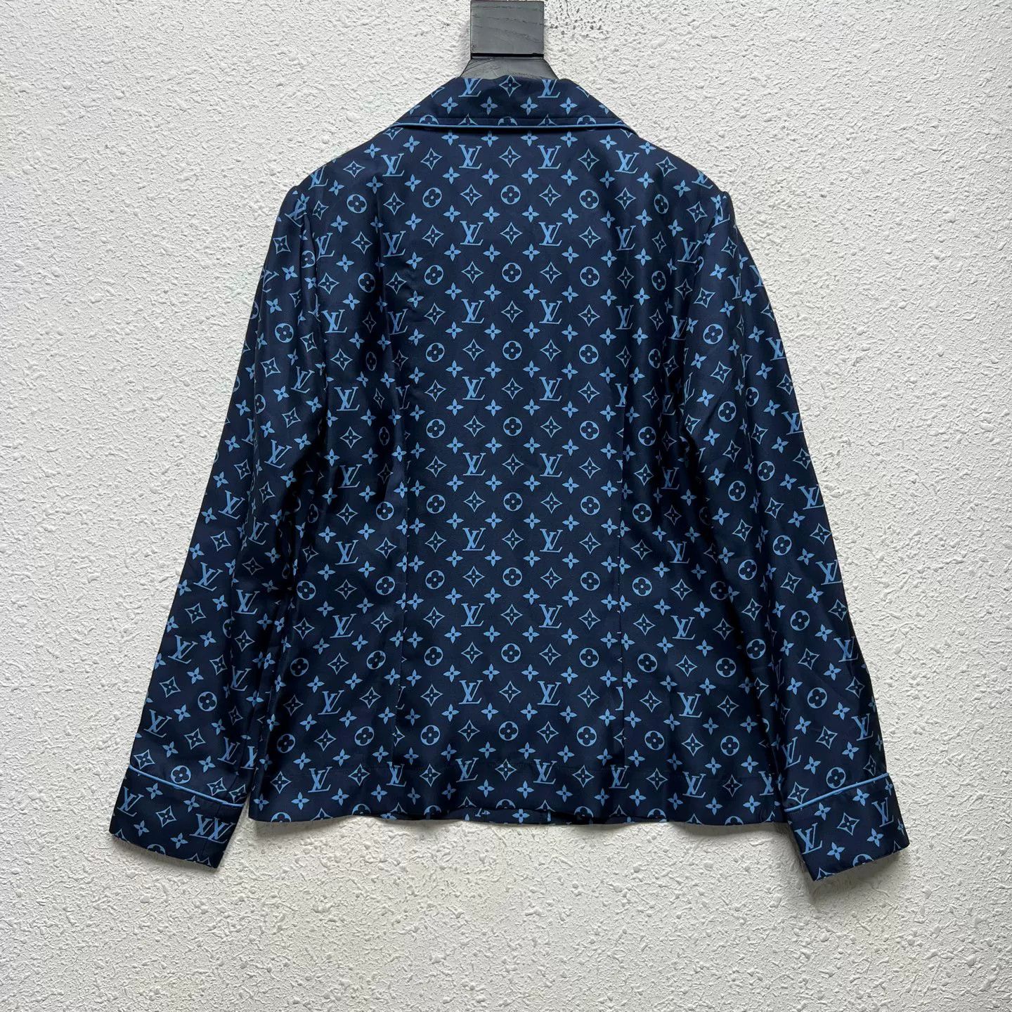 Louis Vuitton Louis Vuitton Monogram Silk Button Up Size 34 Size XS / US 0-2 / IT 36-38 - 2 Thumbnail