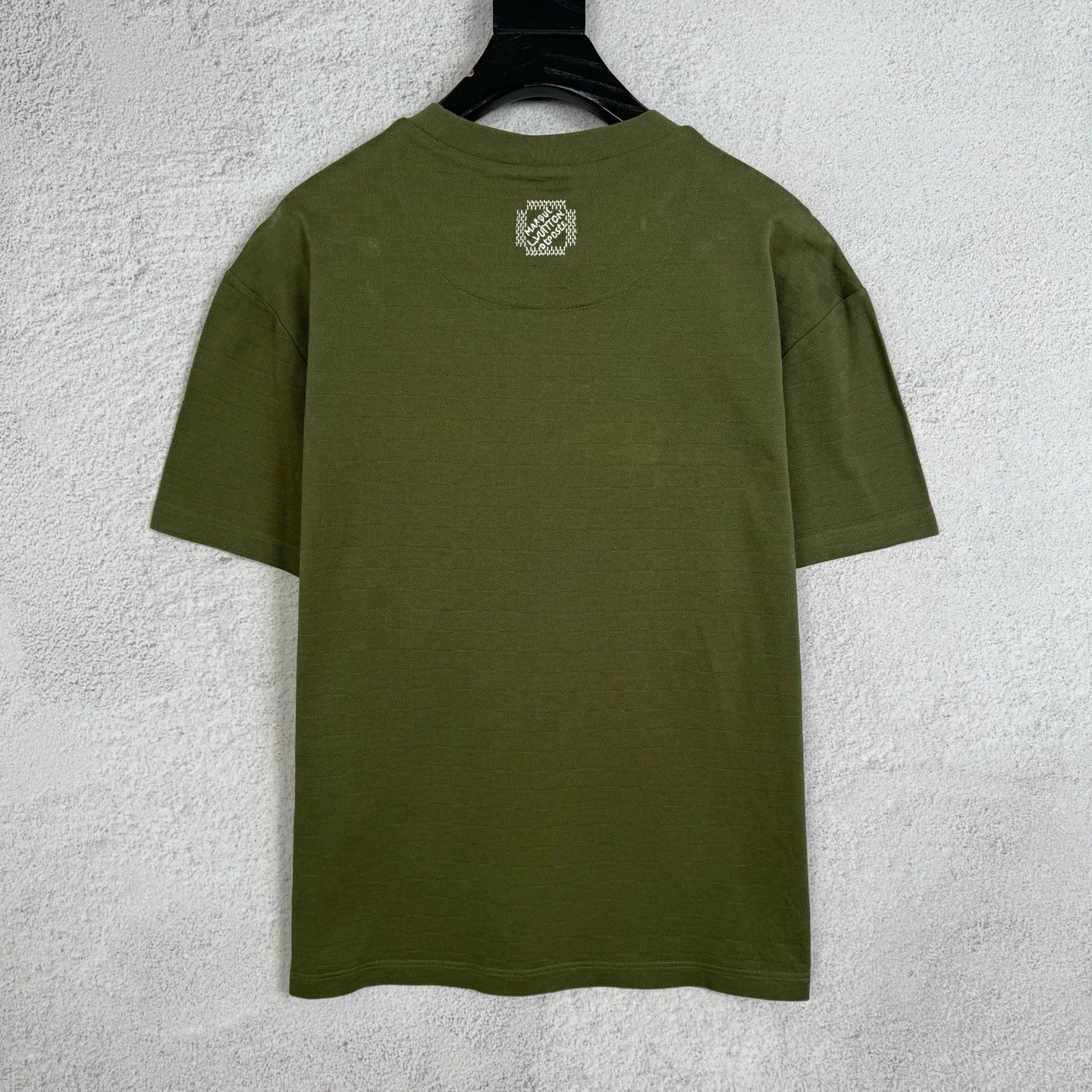 Louis Vuitton Louis Vuitton Embroidered Patch T-Shirt Size M Size US M / EU 48-50 / 2 - 2 Thumbnail