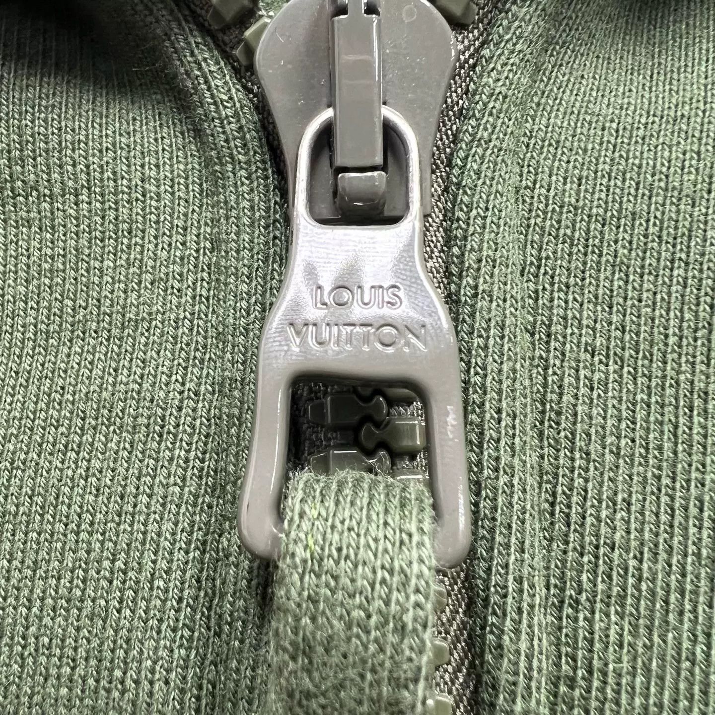 Louis Vuitton Louis Vuitton Green Zip Pocket Hoodie Size L Size US L / EU 52-54 / 3 - 5 Thumbnail