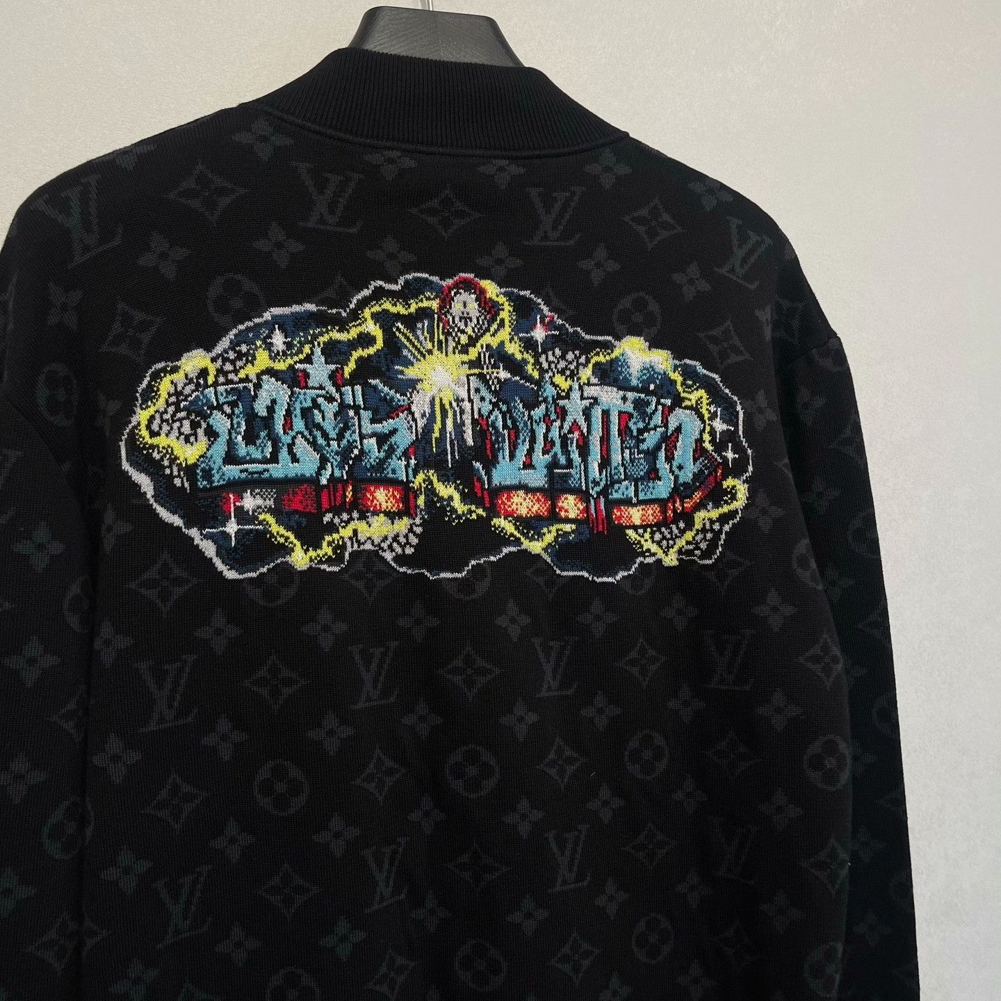 Louis Vuitton Louis Vuitton Graffiti Monogram Zip Jacket XL Size US XL / EU 56 / 4 - 4 Thumbnail