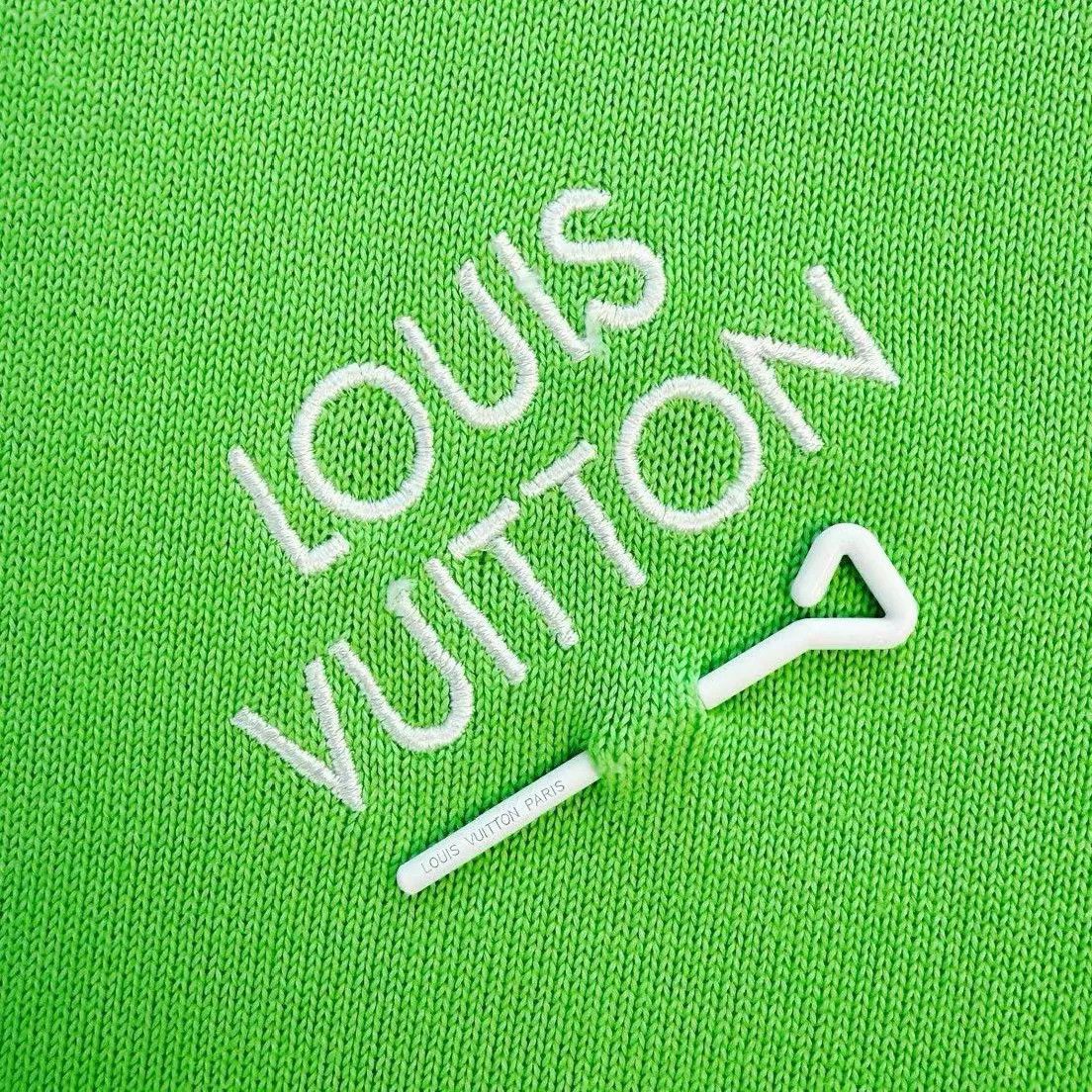 Louis Vuitton Louis Vuitton Green Pin Logo Knit T-Shirt M Size US M / EU 48-50 / 2 - 3 Thumbnail