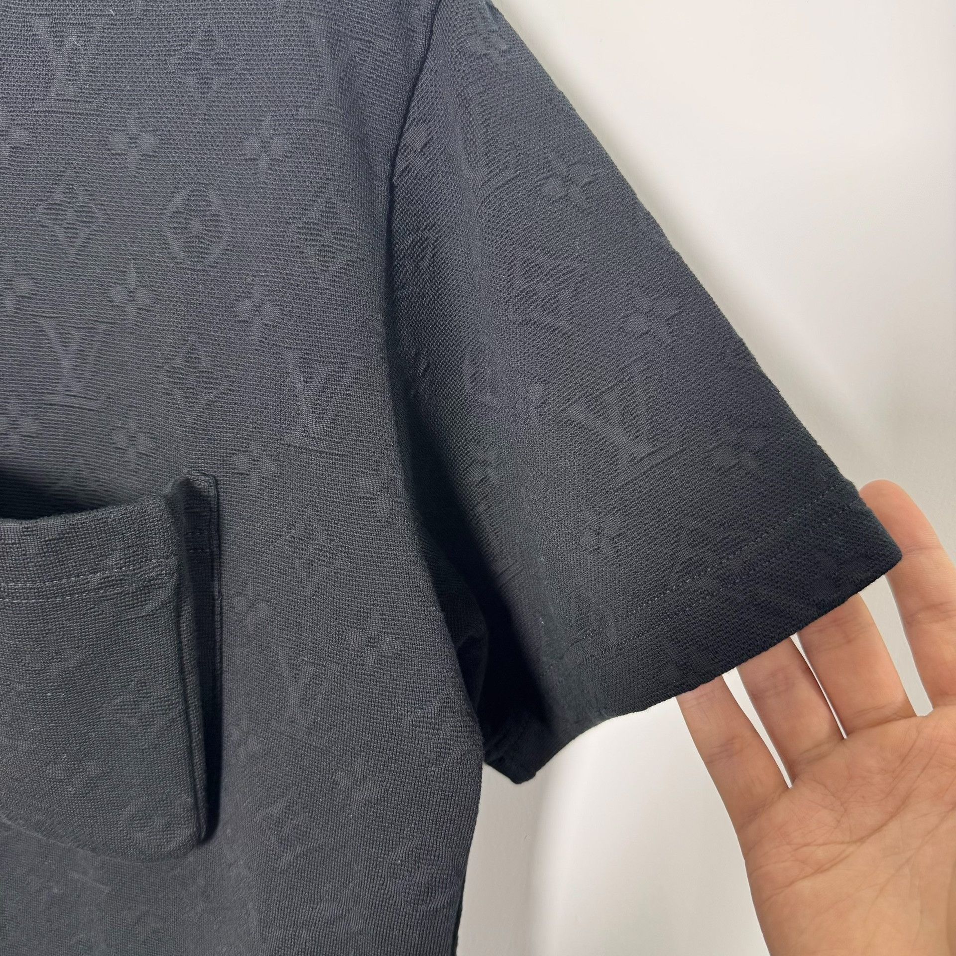 Louis Vuitton Louis Vuitton Monogram Jacquard Pocket T-Shirt S Size US S / EU 44-46 / 1 - 4 Thumbnail