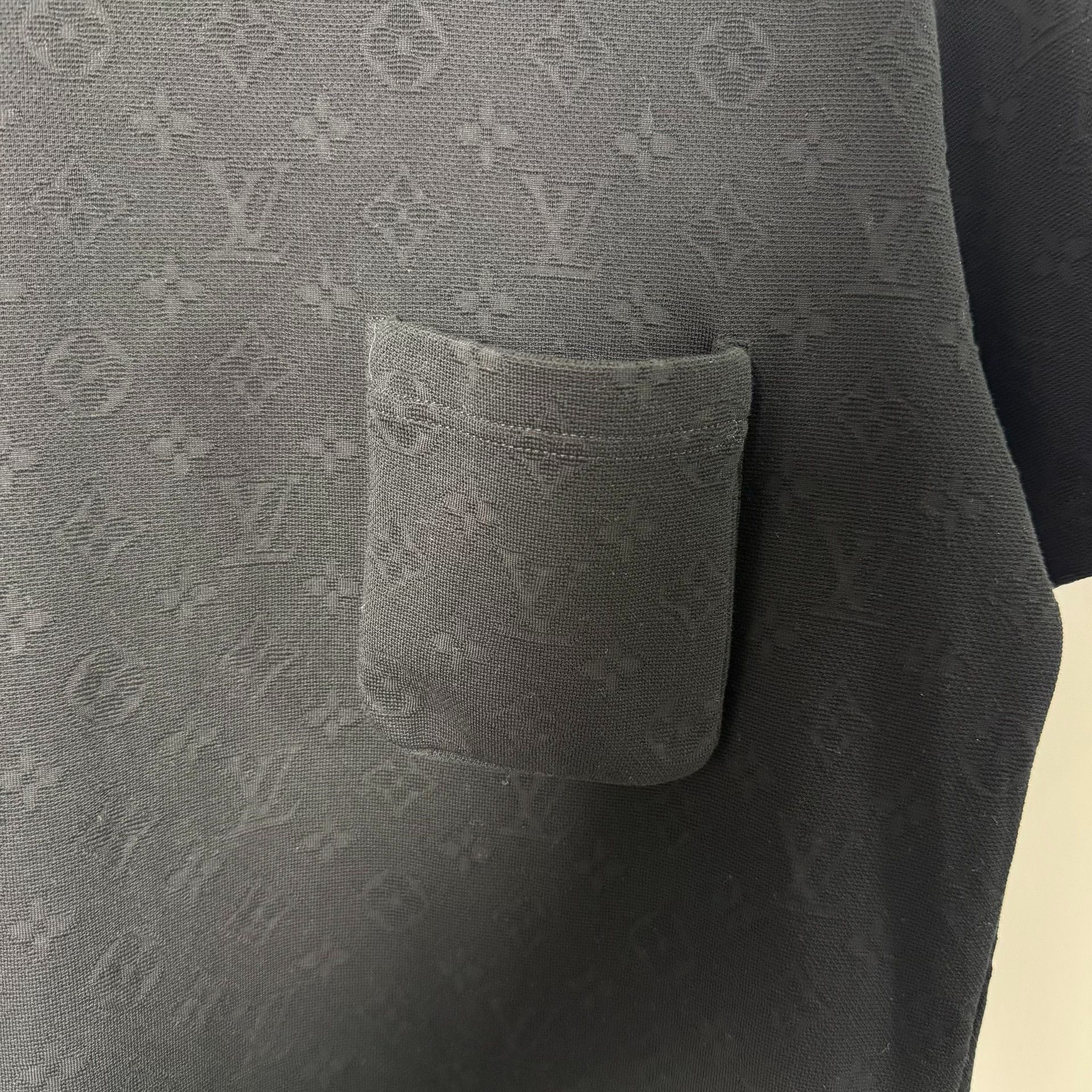 Louis Vuitton Louis Vuitton Monogram Jacquard Pocket T-Shirt S Size US S / EU 44-46 / 1 - 3 Thumbnail