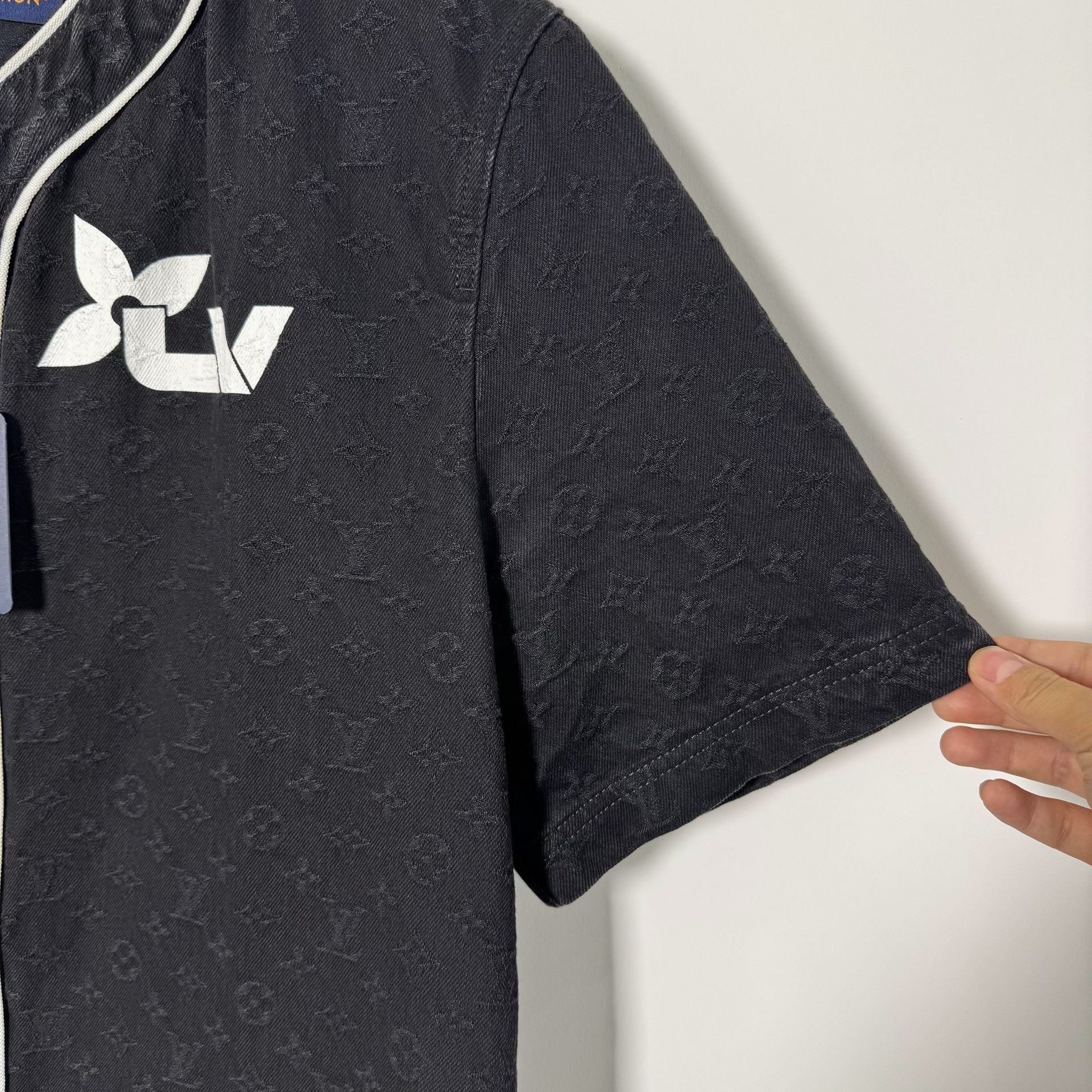 Louis Vuitton Louis Vuitton Monogram Denim Baseball Shirt L Size US L / EU 52-54 / 3 - 3 Thumbnail