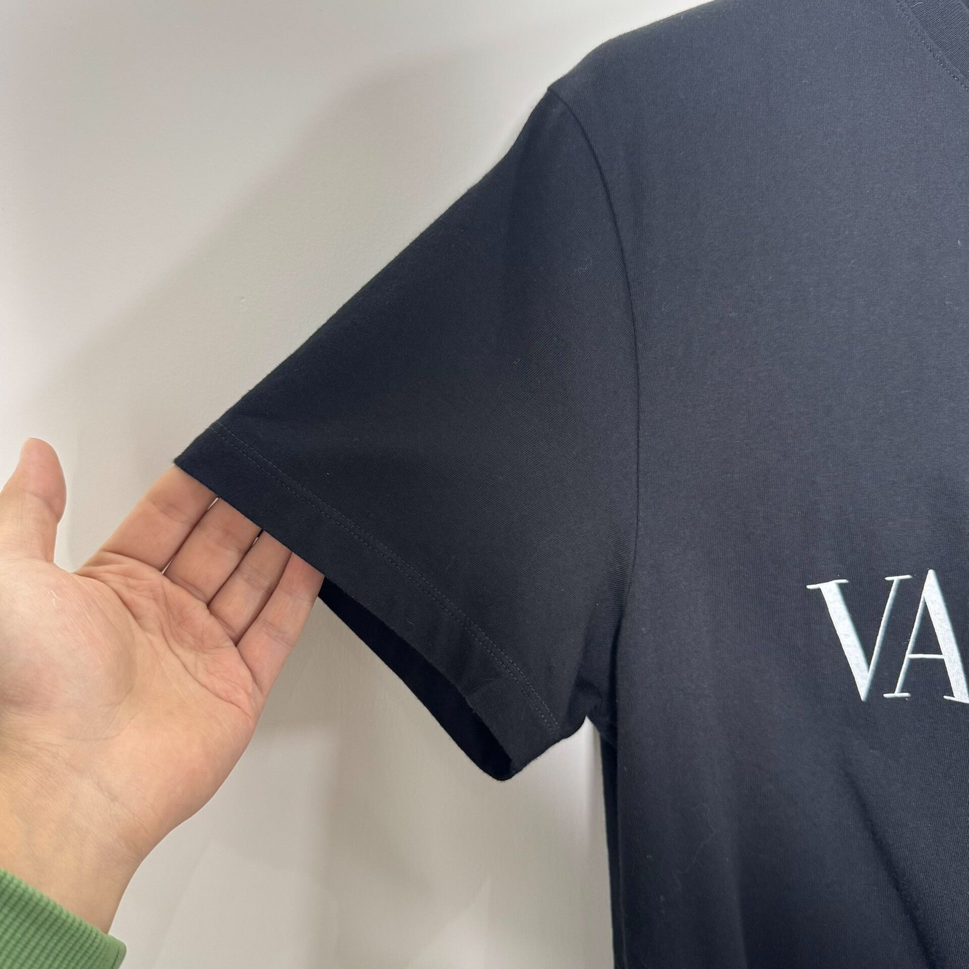 Valentino Valentino Wolf Print Logo T-Shirt Size L Size US L / EU 52-54 / 3 - 4 Thumbnail