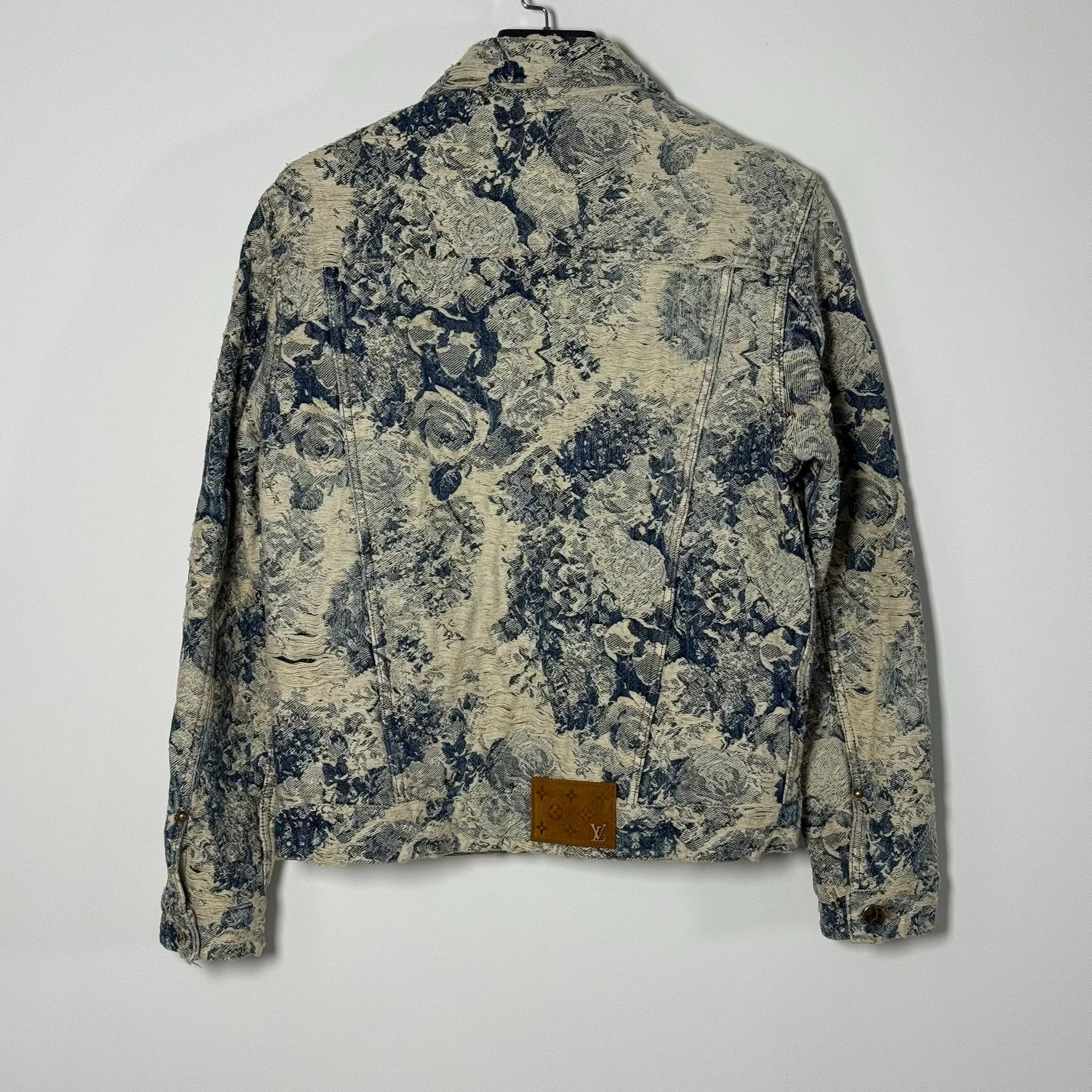Louis Vuitton Louis Vuitton Floral Distressed Denim Jacket EU 44 Size US S / EU 44-46 / 1 - 3 Thumbnail