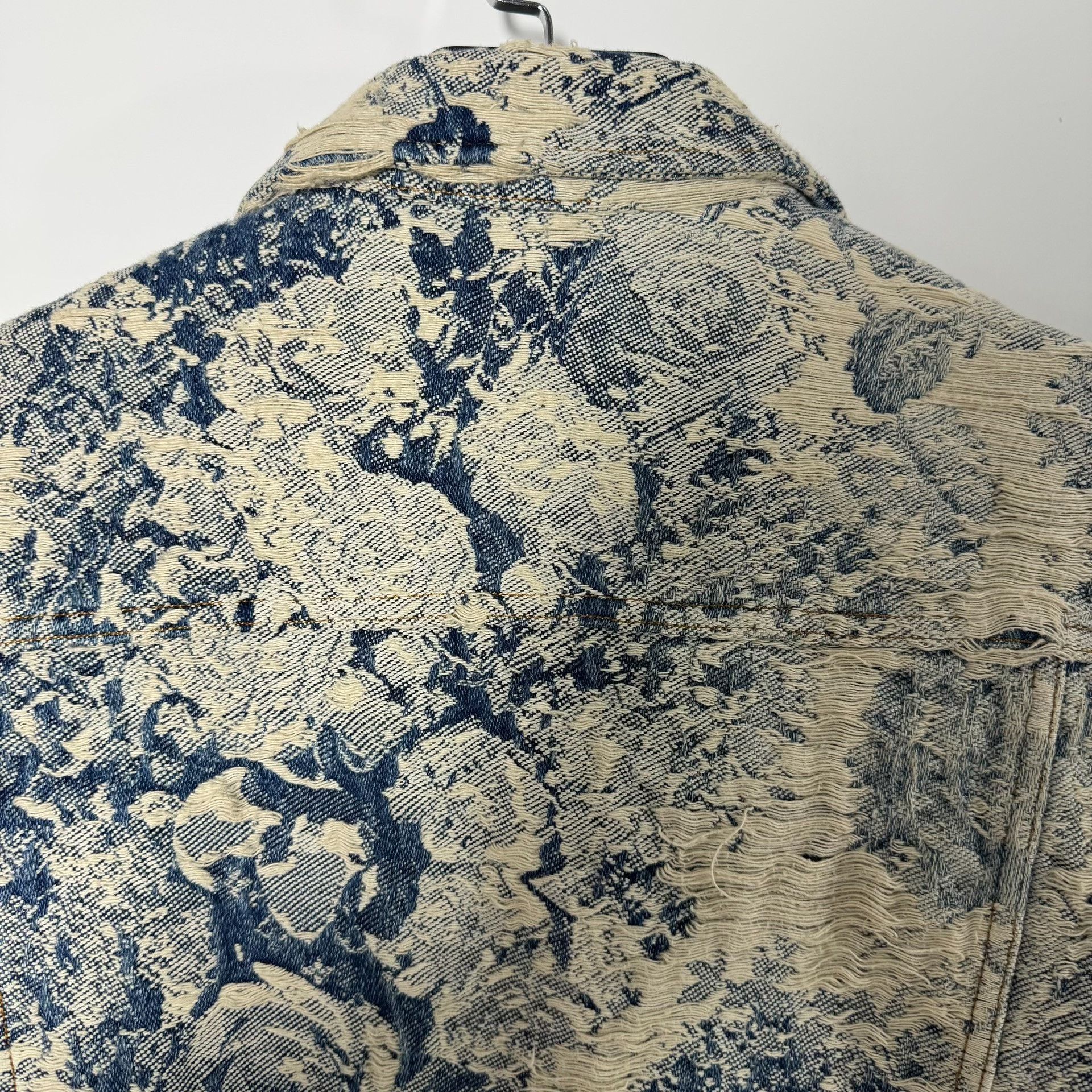 Louis Vuitton Louis Vuitton Floral Distressed Denim Jacket EU 44 Size US S / EU 44-46 / 1 - 6 Thumbnail