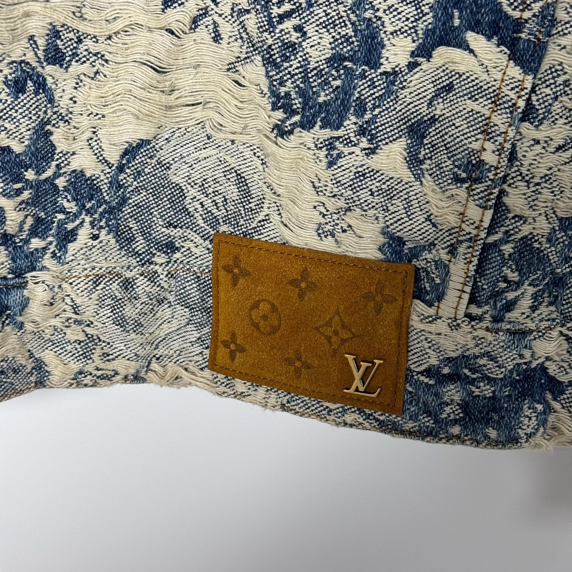 Louis Vuitton Louis Vuitton Floral Distressed Denim Jacket EU 44 Size US S / EU 44-46 / 1 - 5 Thumbnail
