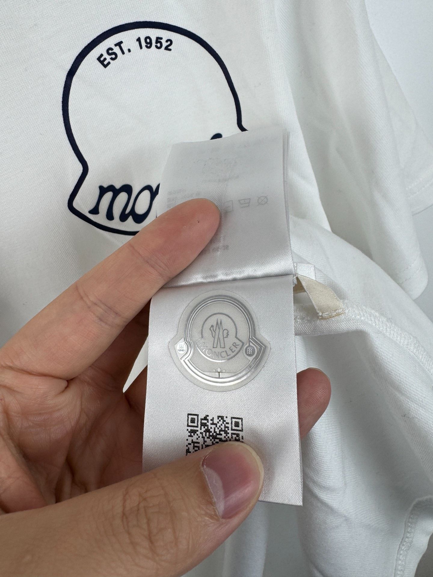 Moncler Moncler Logo Graphic T-Shirt S Size US S / EU 44-46 / 1 - 6 Thumbnail