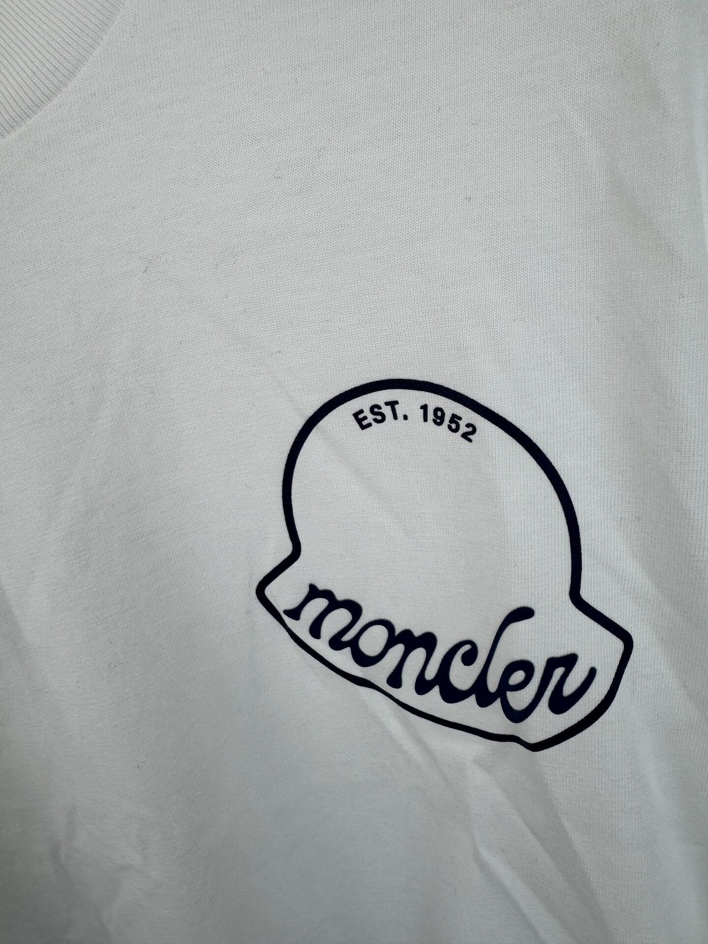 Moncler Moncler Logo Graphic T-Shirt S Size US S / EU 44-46 / 1 - 7 Thumbnail