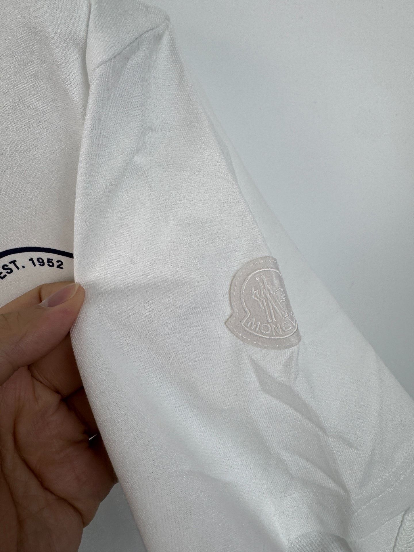 Moncler Moncler Logo Graphic T-Shirt S Size US S / EU 44-46 / 1 - 4 Thumbnail