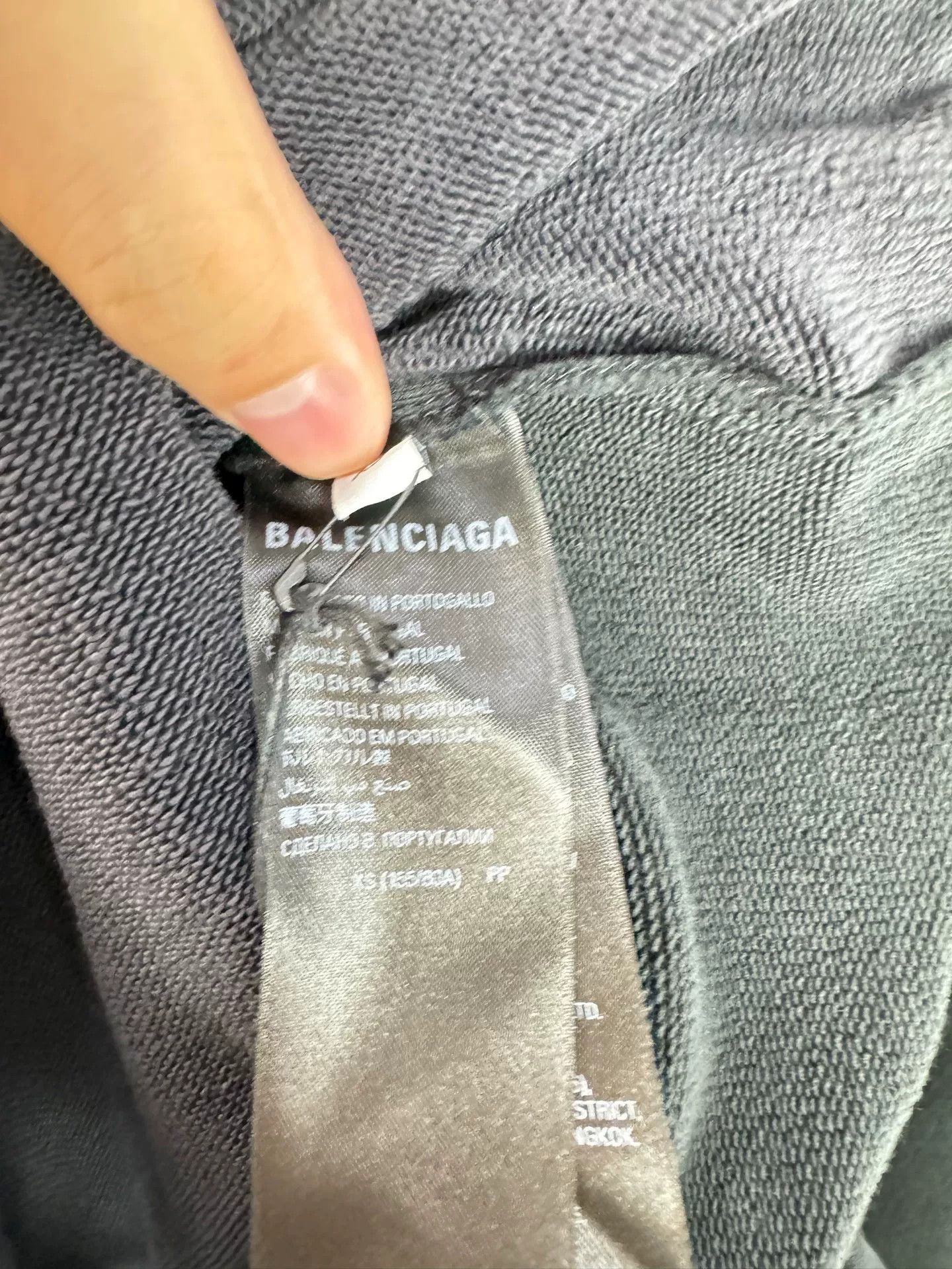 Balenciaga Balenciaga Tape Effect Distressed Sweatshirt XS Size US XS / EU 42 / 0 - 9 Thumbnail