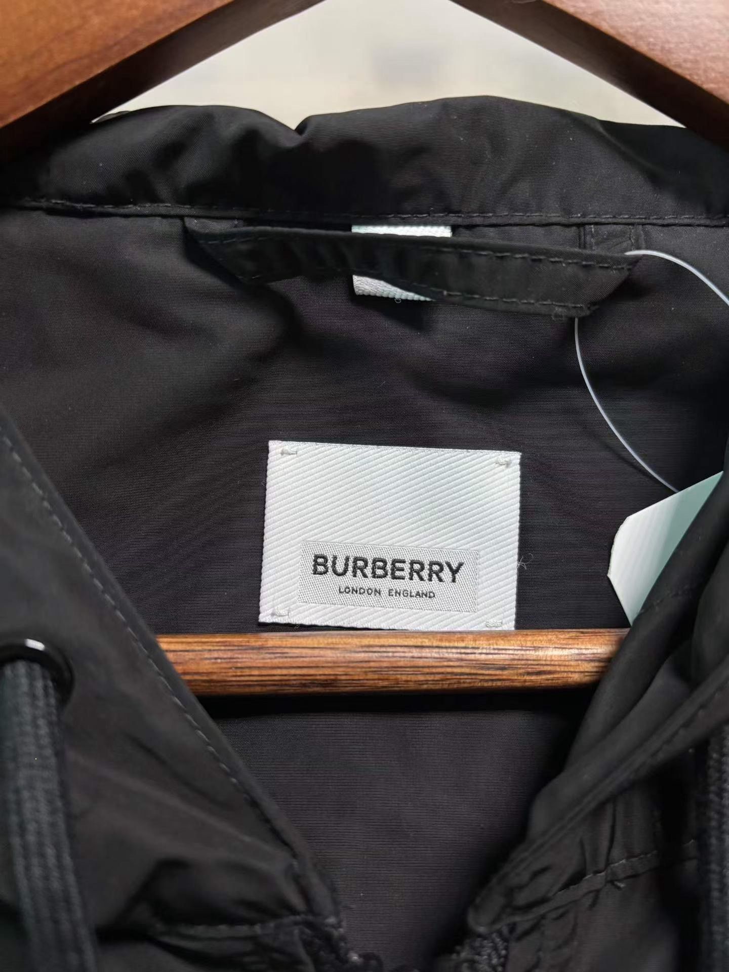 Burberry Burberry Logo Patch Hooded Jacket Size 50 Size US M / EU 48-50 / 2 - 3 Thumbnail