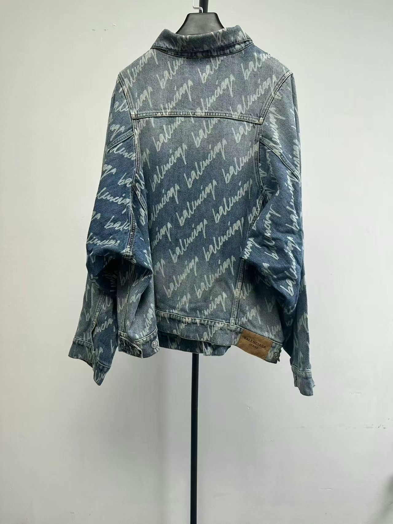 Balenciaga Balenciaga All-Over Logo Denim Jacket 38 Size XS / US 0-2 / IT 36-38 - 2 Thumbnail