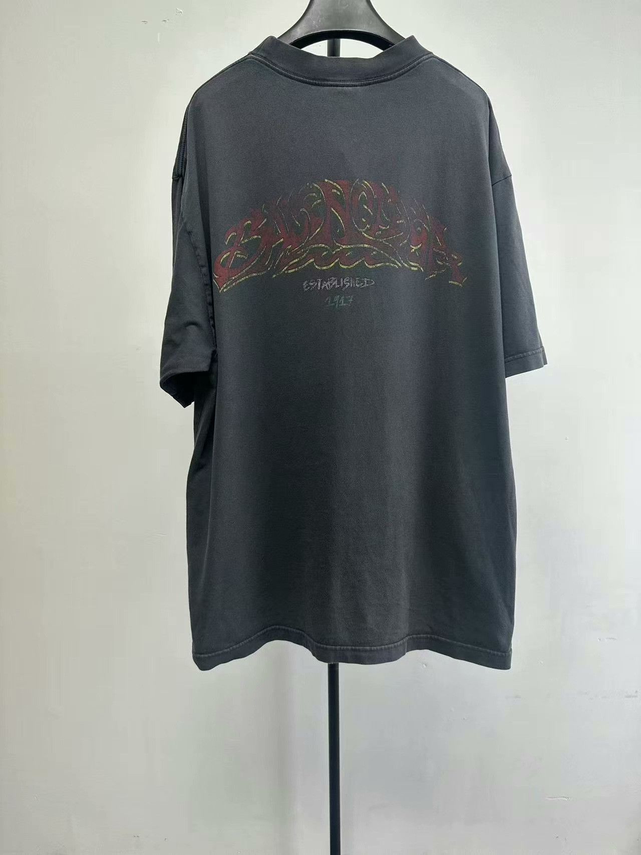 Balenciaga Balenciaga Graphic Logo Print T-Shirt Size M Size US M / EU 48-50 / 2 - 2 Thumbnail