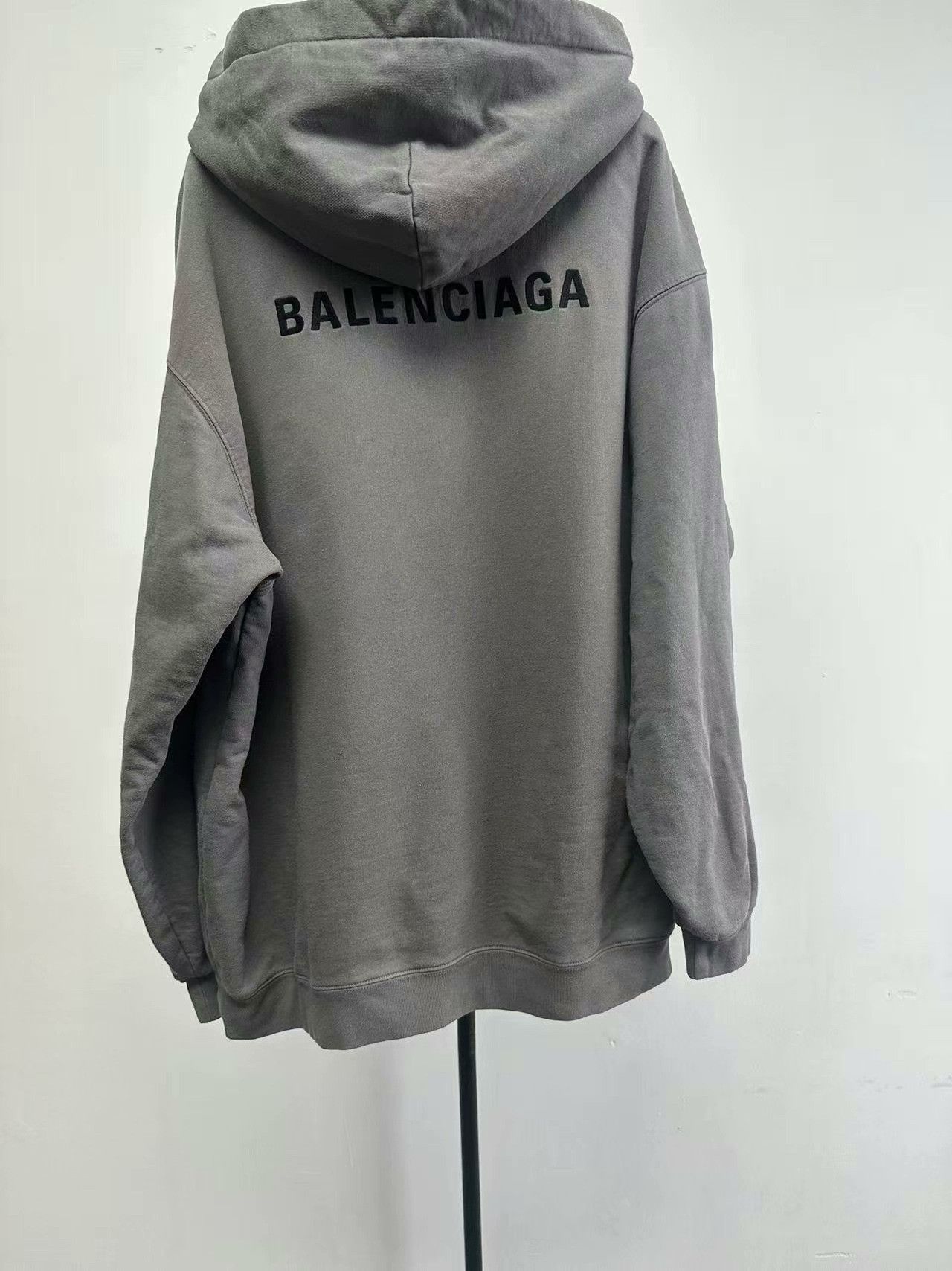Balenciaga Balenciaga Logo Hoodie Size M Size US M / EU 48-50 / 2 - 2 Thumbnail