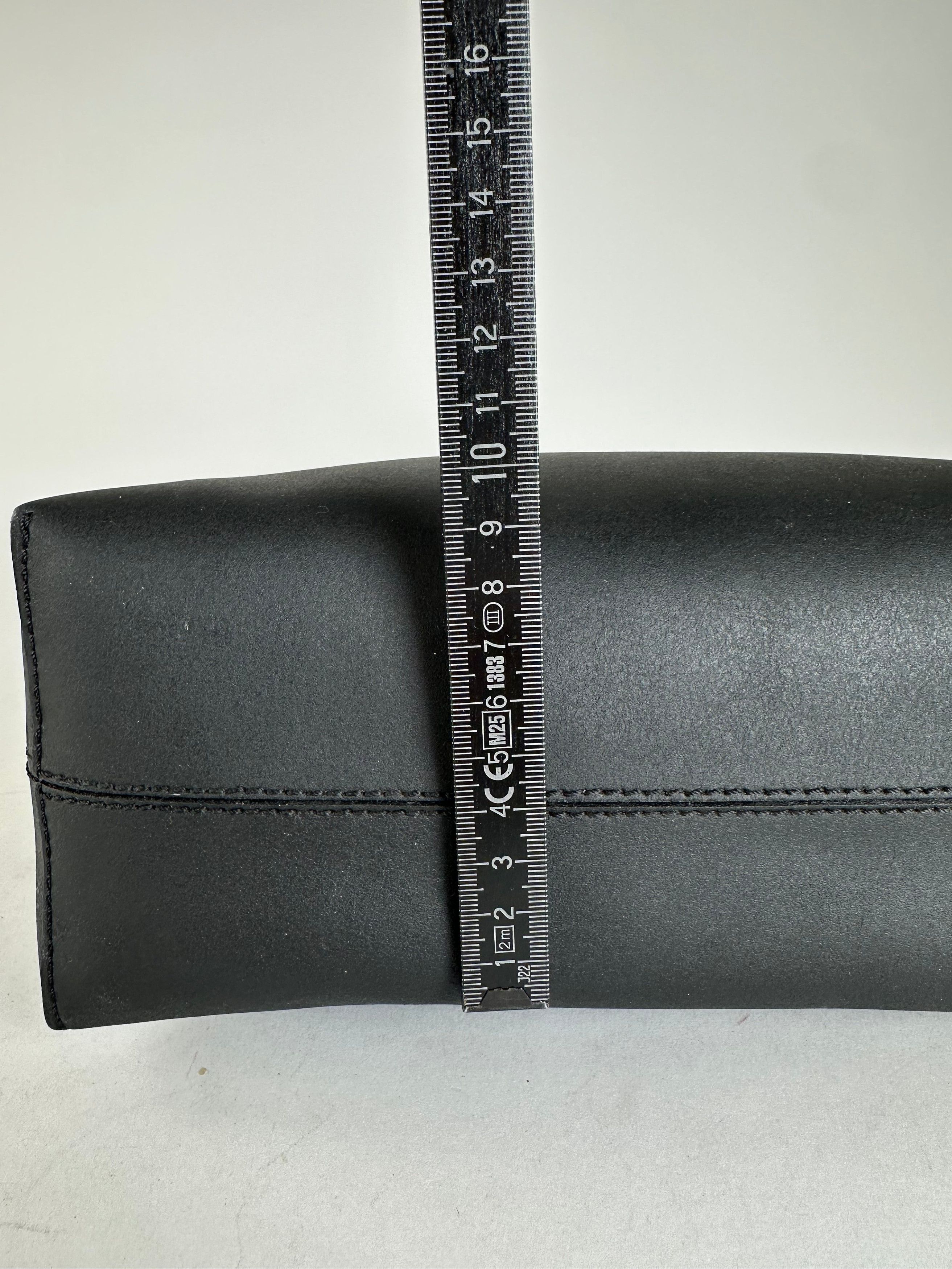 Celine Vintage Paris Plain Leather Clutch Black Size ONE SIZE - 12 Thumbnail