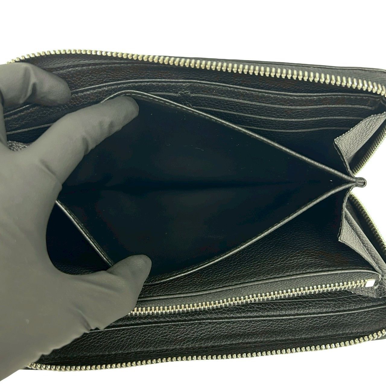 Louis Vuitton Louis Vuitton Louis Vuitton Lockme Leather Long Wallet Leather Long Wallet DUTY FREE for USA Size ONE SIZE - 9 Thumbnail