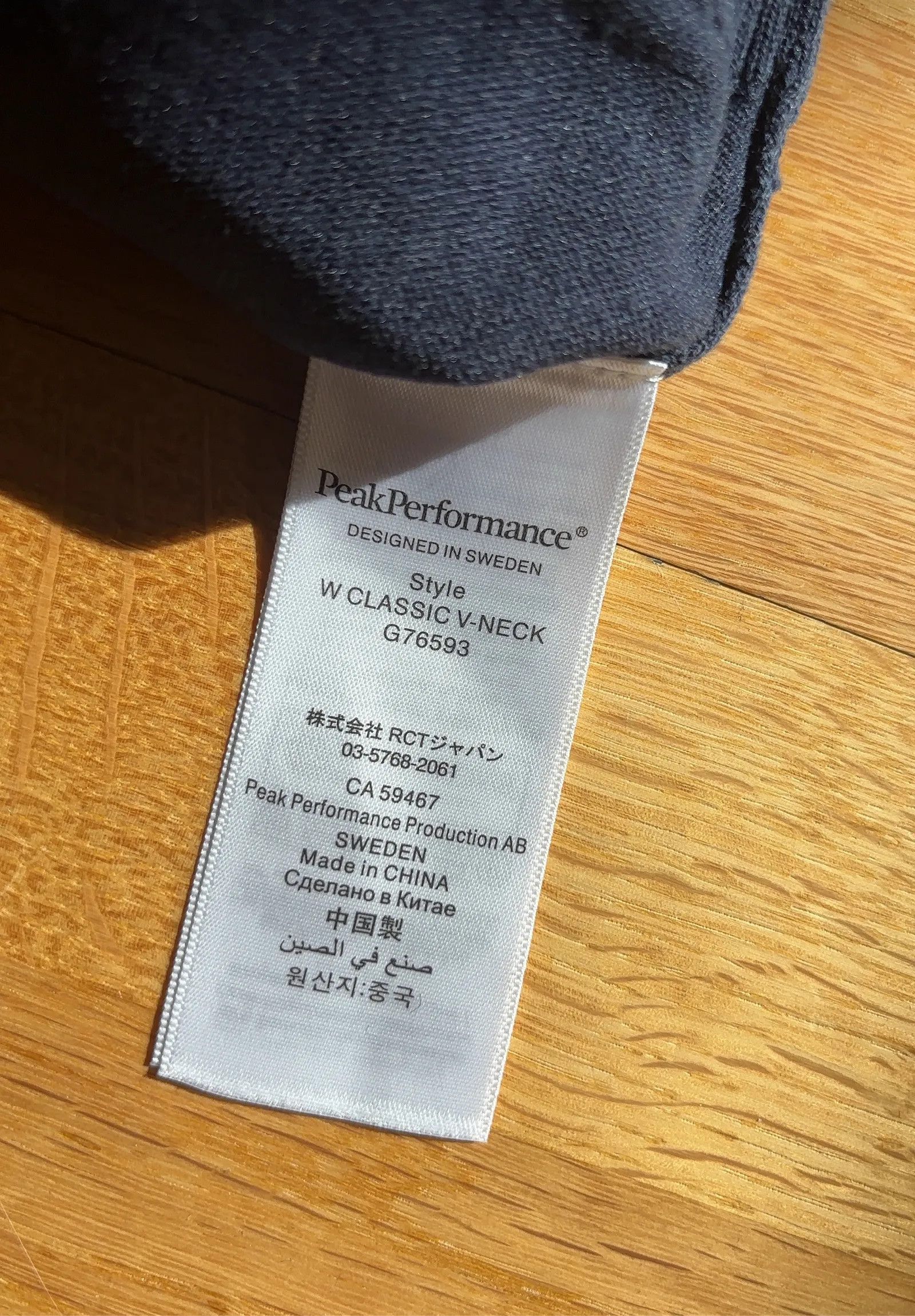 Peak Performance Peak Performance Classic V-Neck Sweater Size S / US 4 / IT 40 - 3 Thumbnail