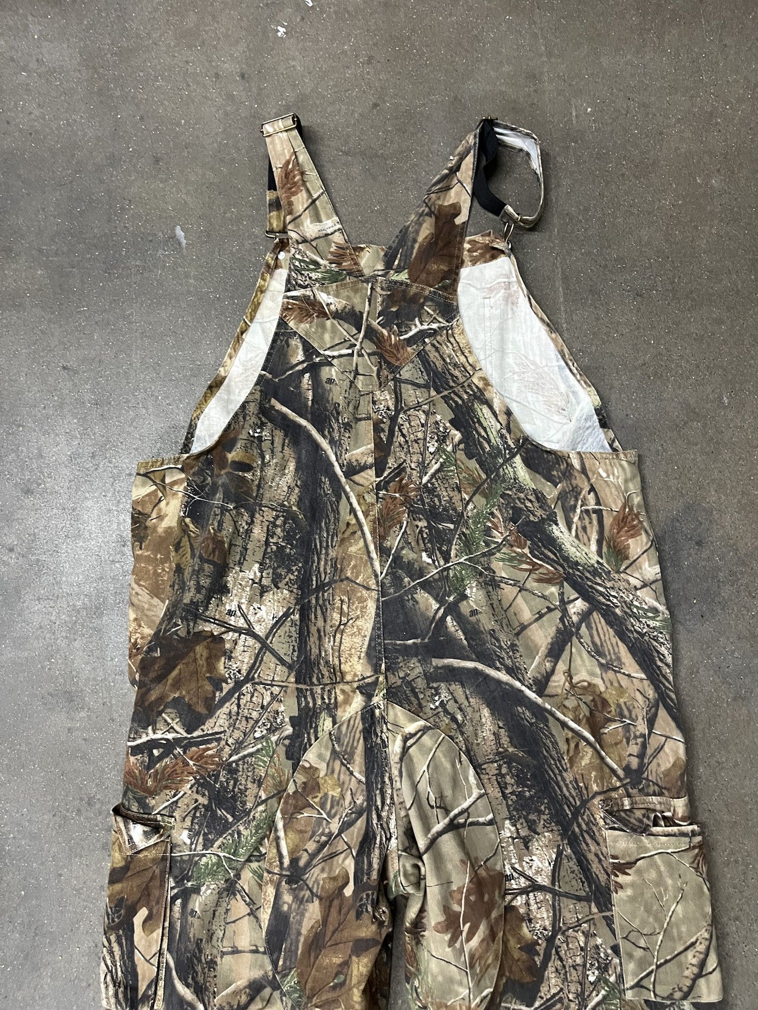 Carhartt × Vintage Vintage 2000s Realtree Branded Lightweight Cargo Camo Coverall Suit Size XL Size US XL / EU 56 / 4 - 6 Thumbnail