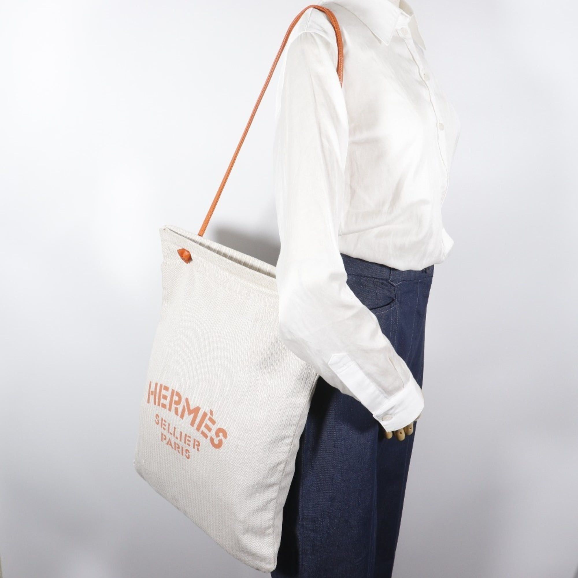Hermes Hermes Alain GM Shoulder Bag, Toile Chevron, Beige, Open, Unisex Size ONE SIZE - 14 Thumbnail