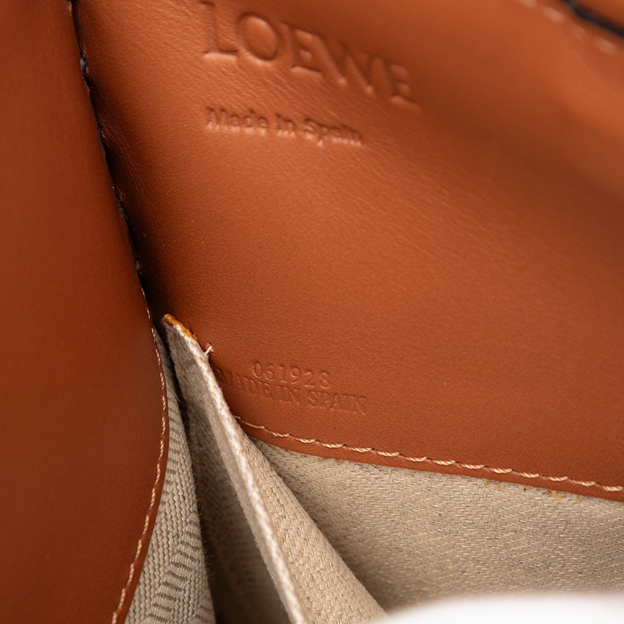 Loewe Medium Anagram Felt Cushion Tote Size ONE SIZE - 6 Thumbnail
