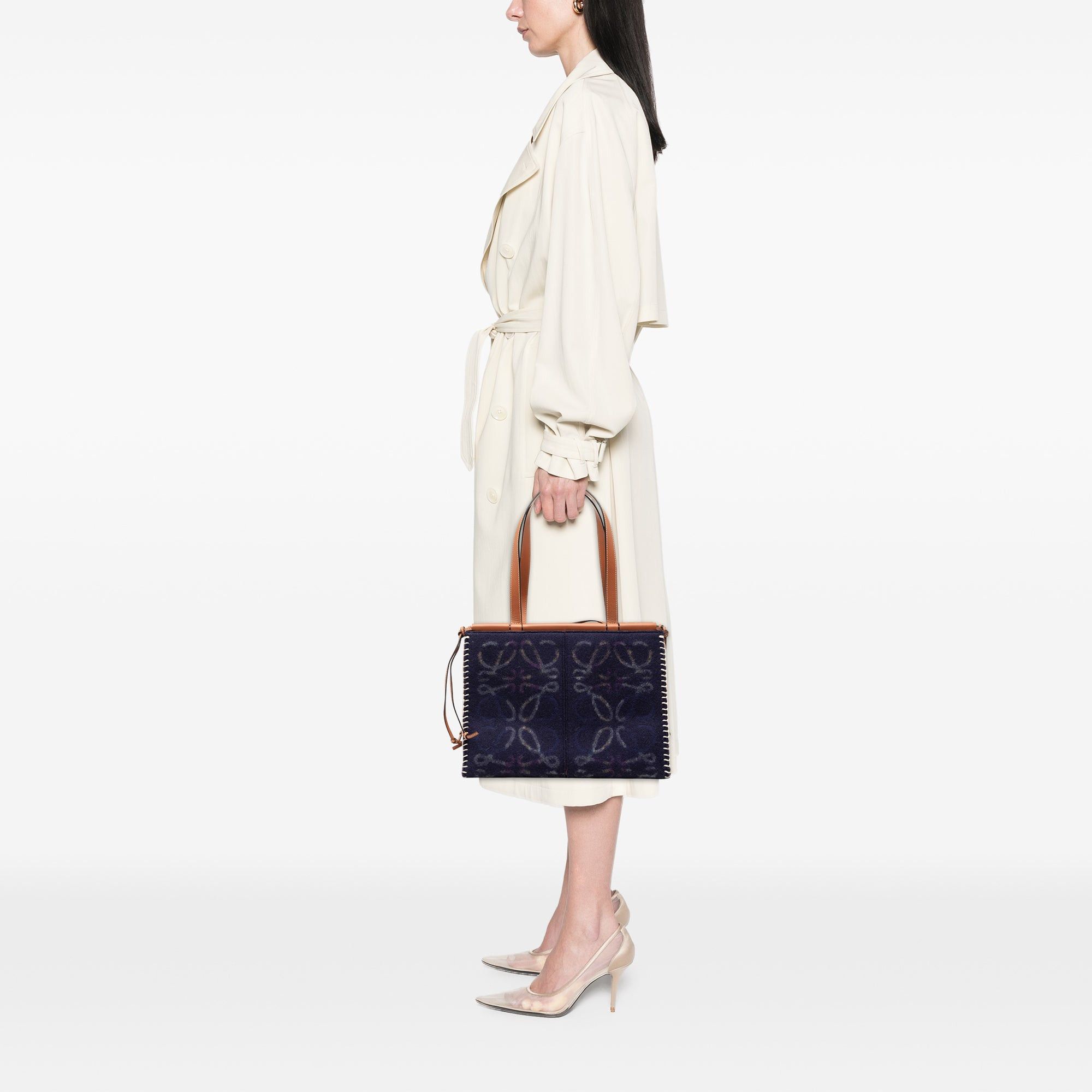 Loewe Medium Anagram Felt Cushion Tote Size ONE SIZE - 7 Thumbnail