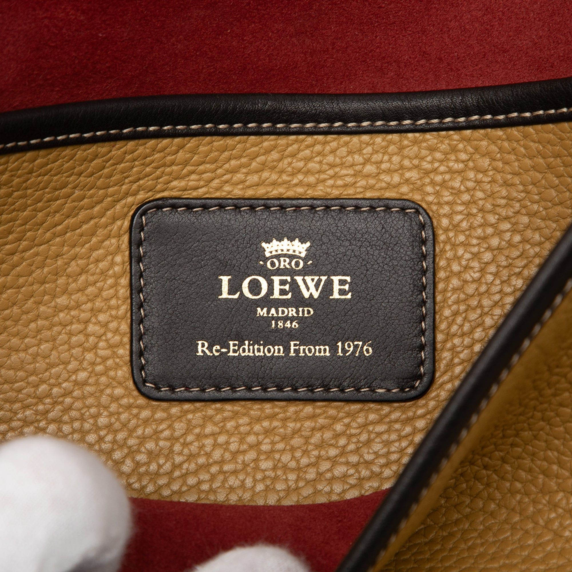 Loewe Leather Perforated Anagram Crossbody Size ONE SIZE - 5 Thumbnail