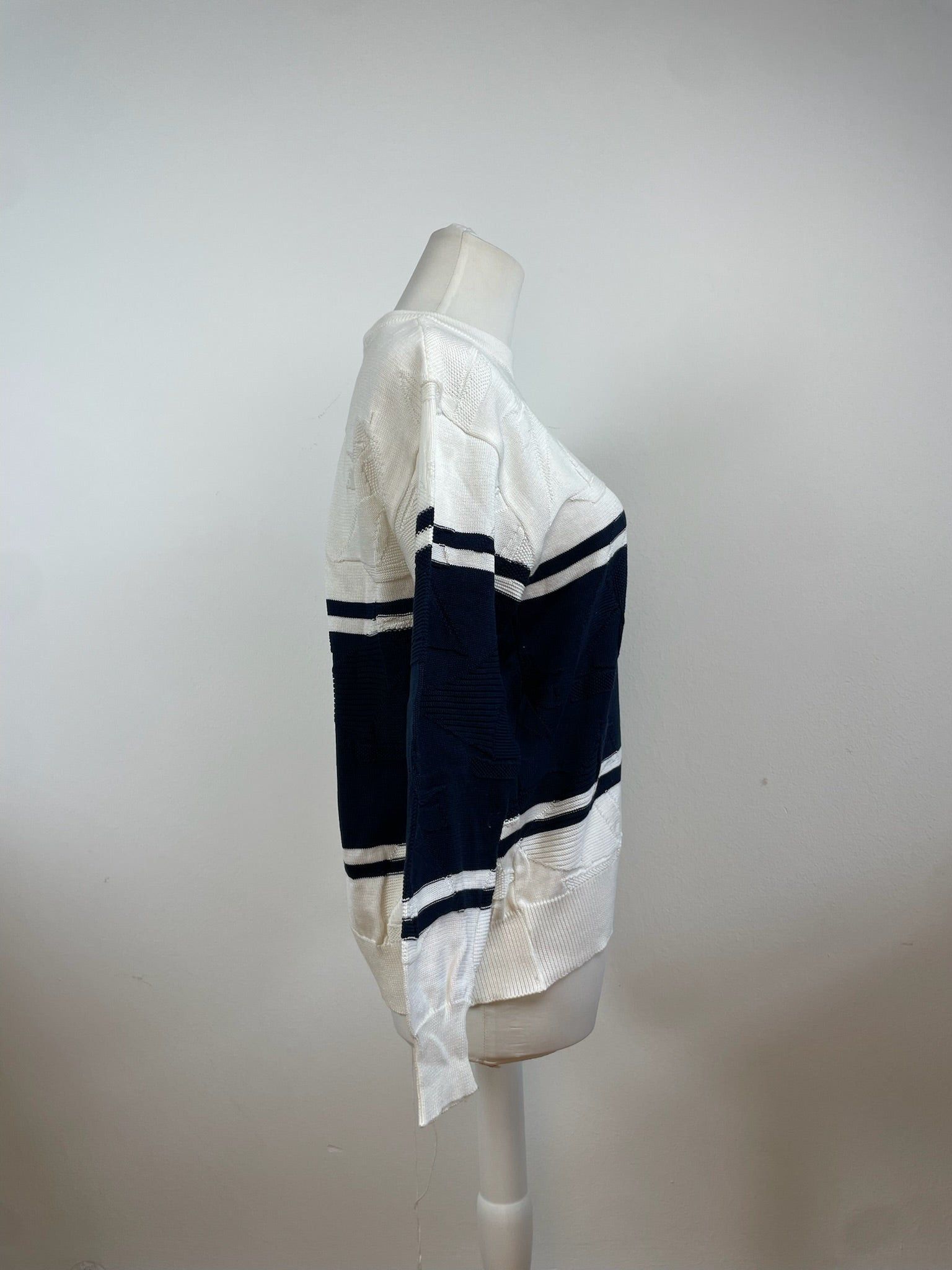 Dior Vintage Crewneck Sweater White Navy L Size L / US 10 / IT 46 - 2 Thumbnail