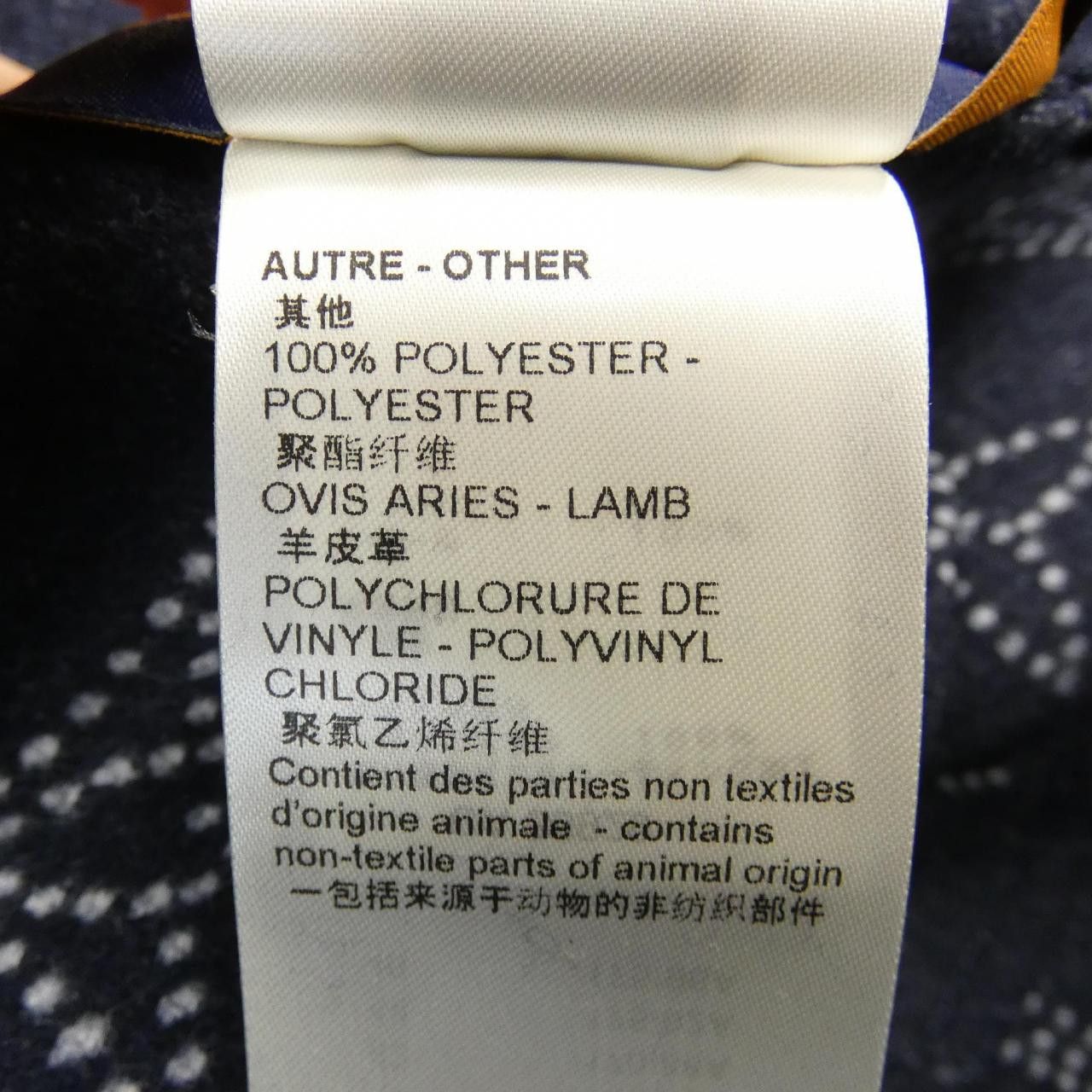 Louis Vuitton Louis Vuitton Louis Vuitton Mahina Monogram Reversible Cape Textile Outerwear FMCO18J54 DUTY FREE for USA Size ONE SIZE - 4 Thumbnail