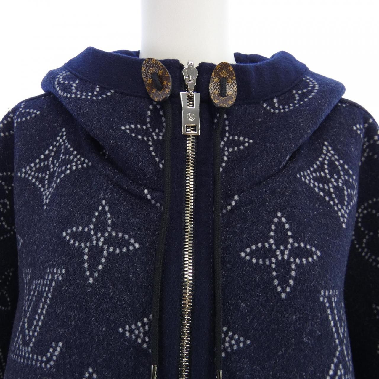 Louis Vuitton Louis Vuitton Louis Vuitton Mahina Monogram Reversible Cape Textile Outerwear FMCO18J54 DUTY FREE for USA Size ONE SIZE - 6 Thumbnail