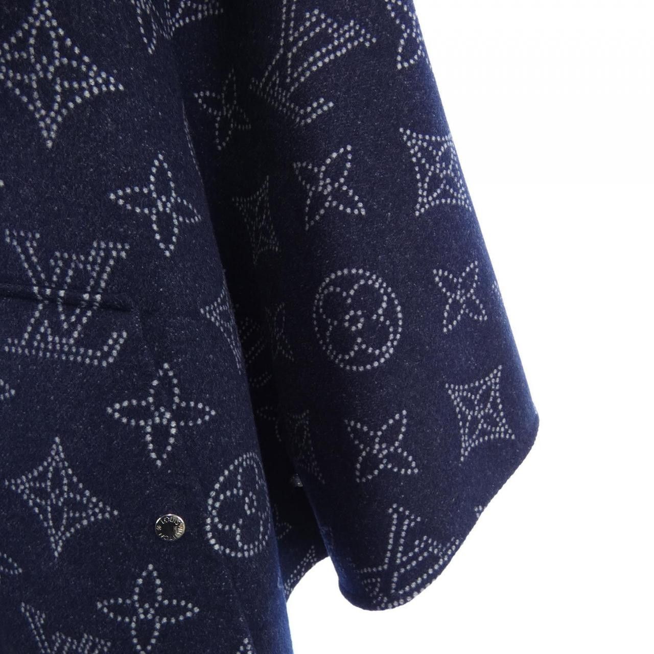 Louis Vuitton Louis Vuitton Louis Vuitton Mahina Monogram Reversible Cape Textile Outerwear FMCO18J54 DUTY FREE for USA Size ONE SIZE - 7 Thumbnail