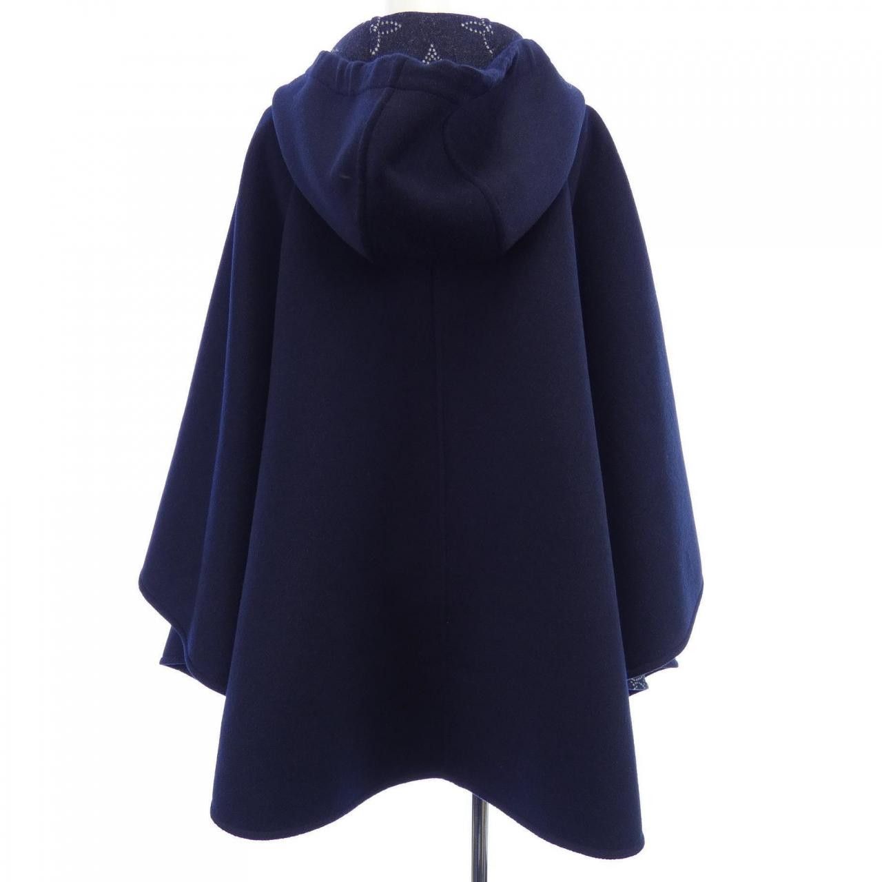 Louis Vuitton Louis Vuitton Louis Vuitton Mahina Monogram Reversible Cape Textile Outerwear FMCO18J54 DUTY FREE for USA Size ONE SIZE - 9 Thumbnail